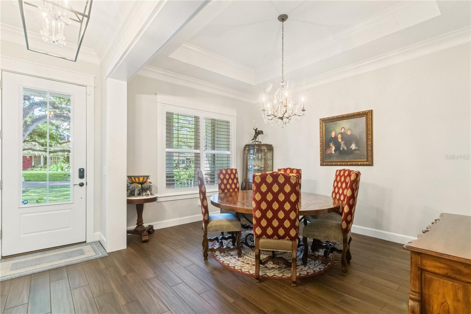 Formal dinning room