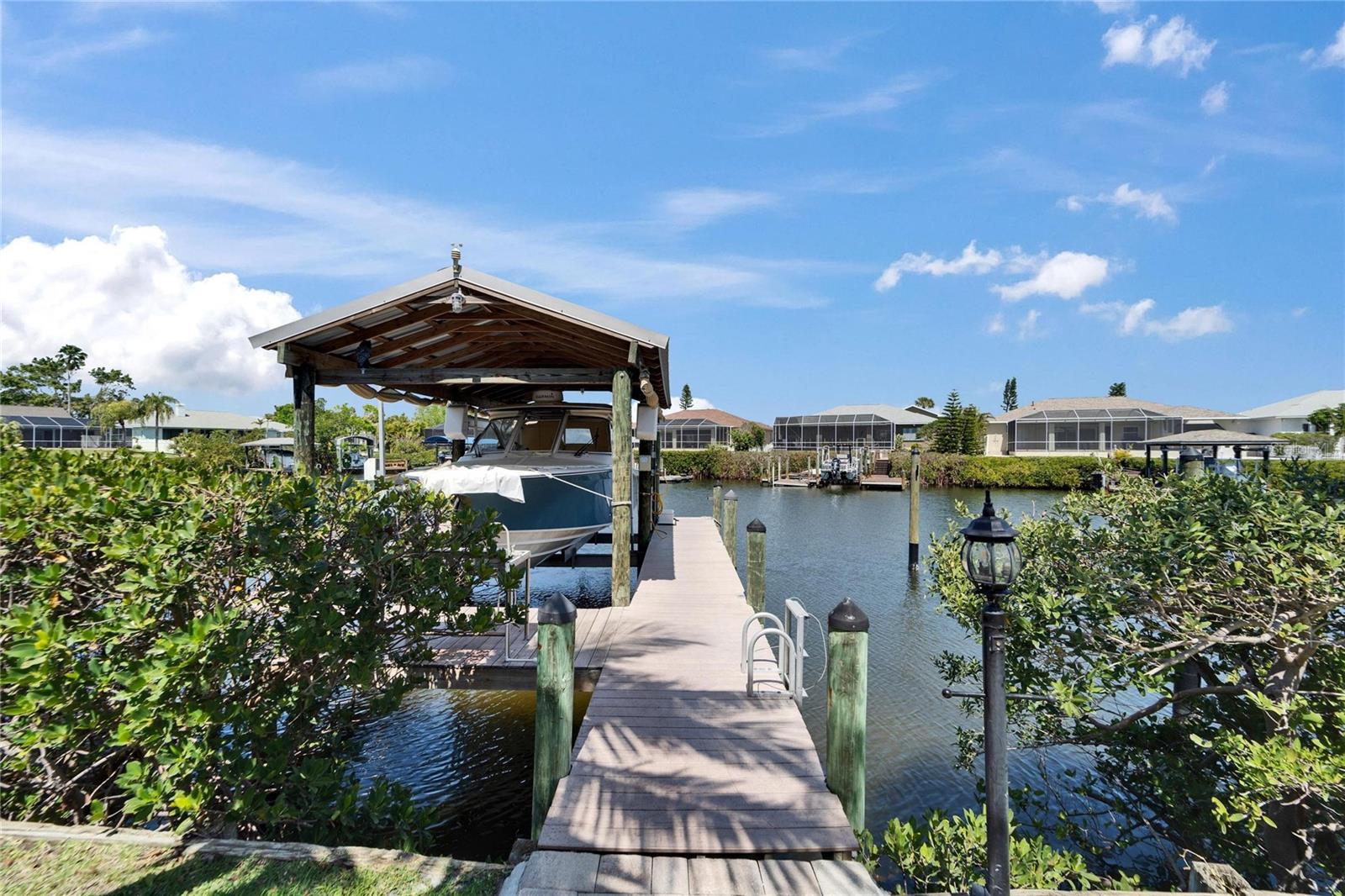 Covered boat Lift