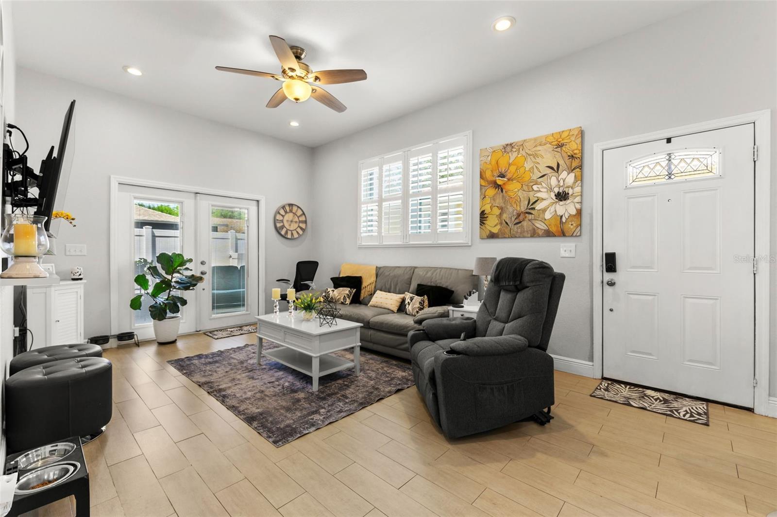 Secondary House: Living Room