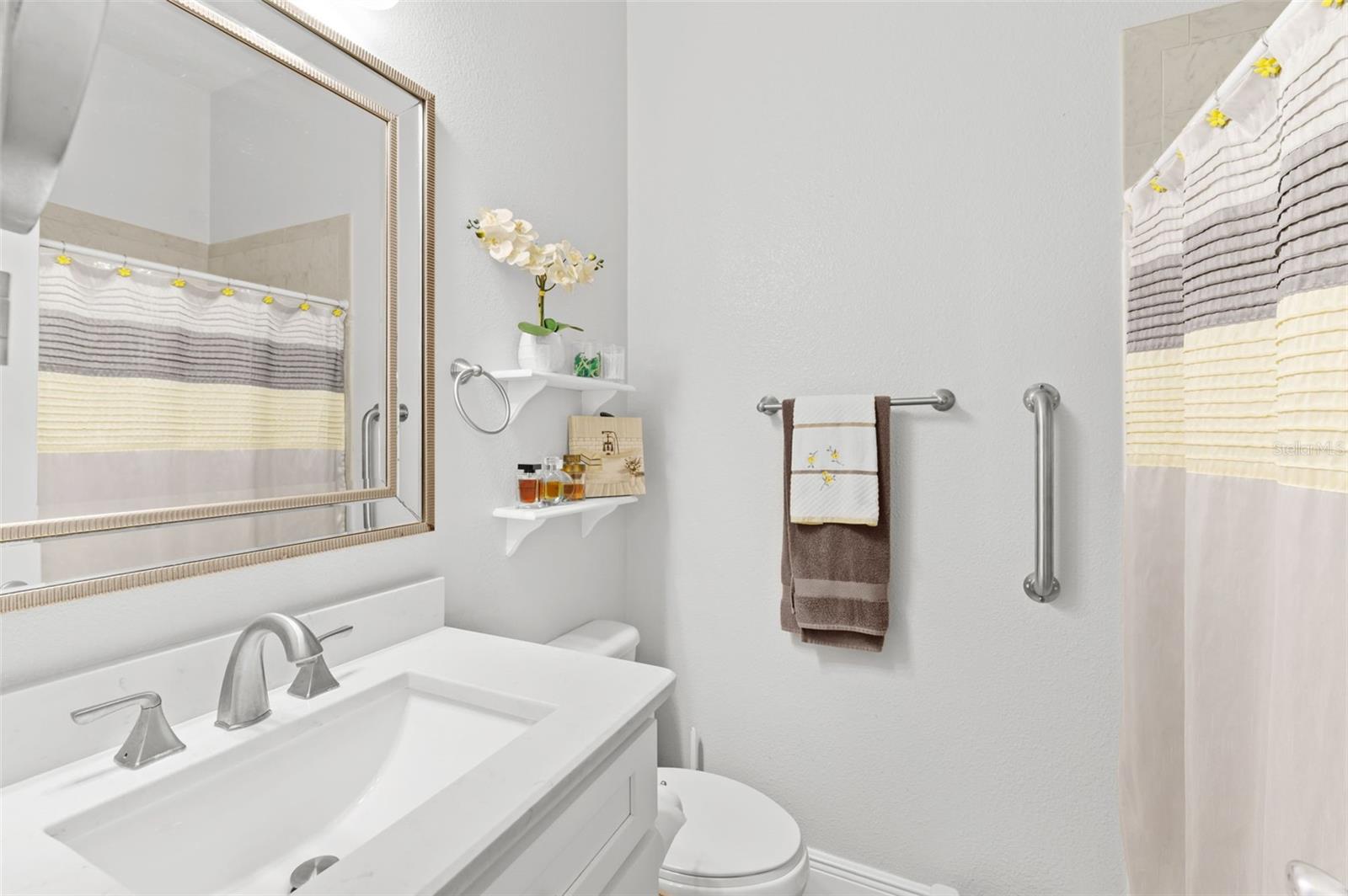 Secondary House: Primary Bathroom