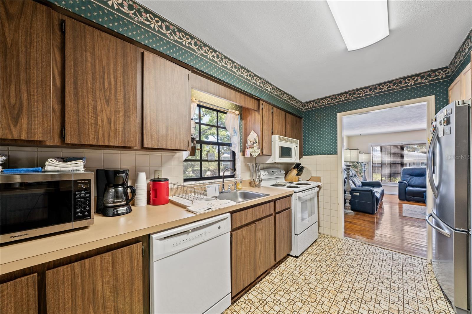 TB8364088