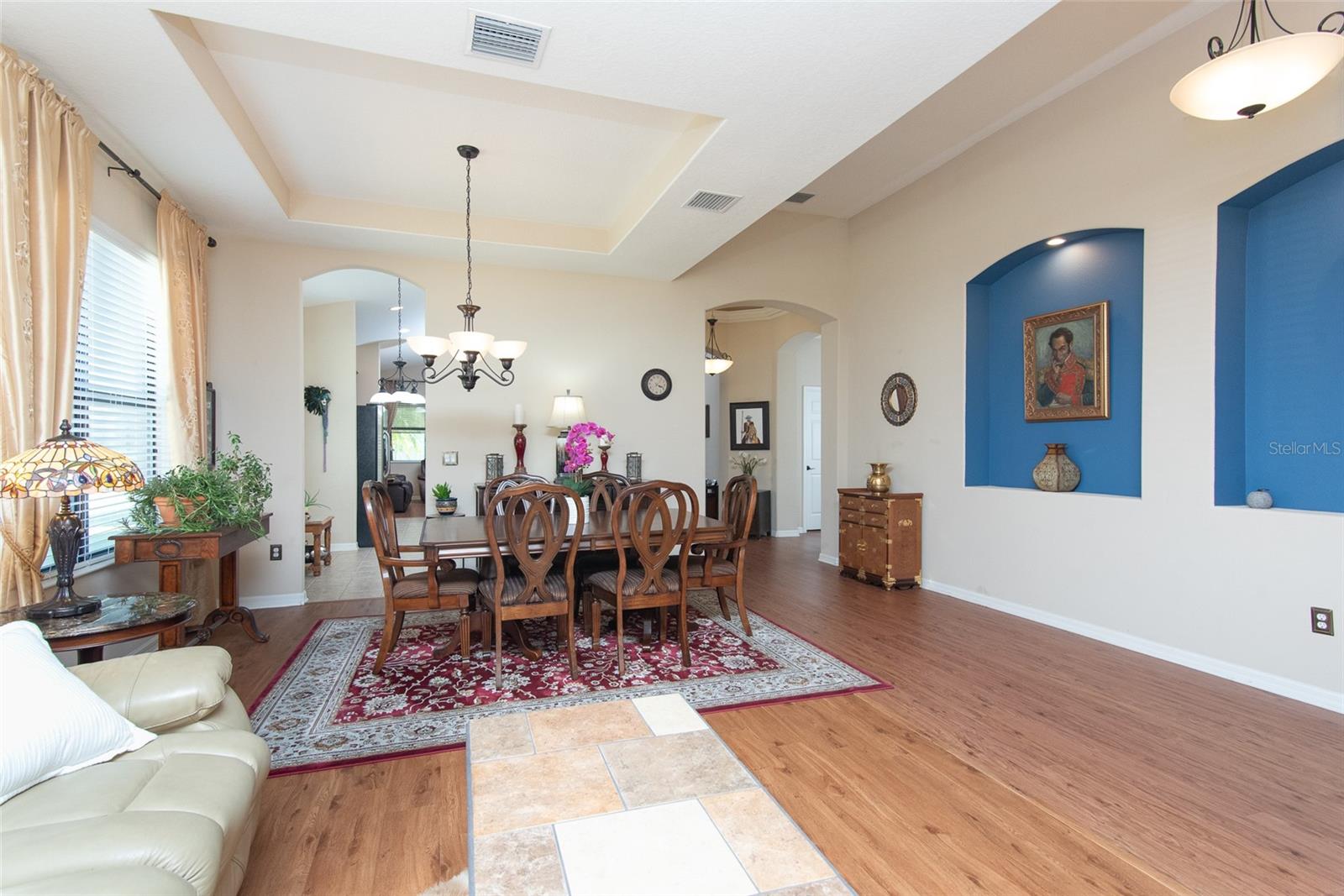 FORMAL LIVING DINING ROOM