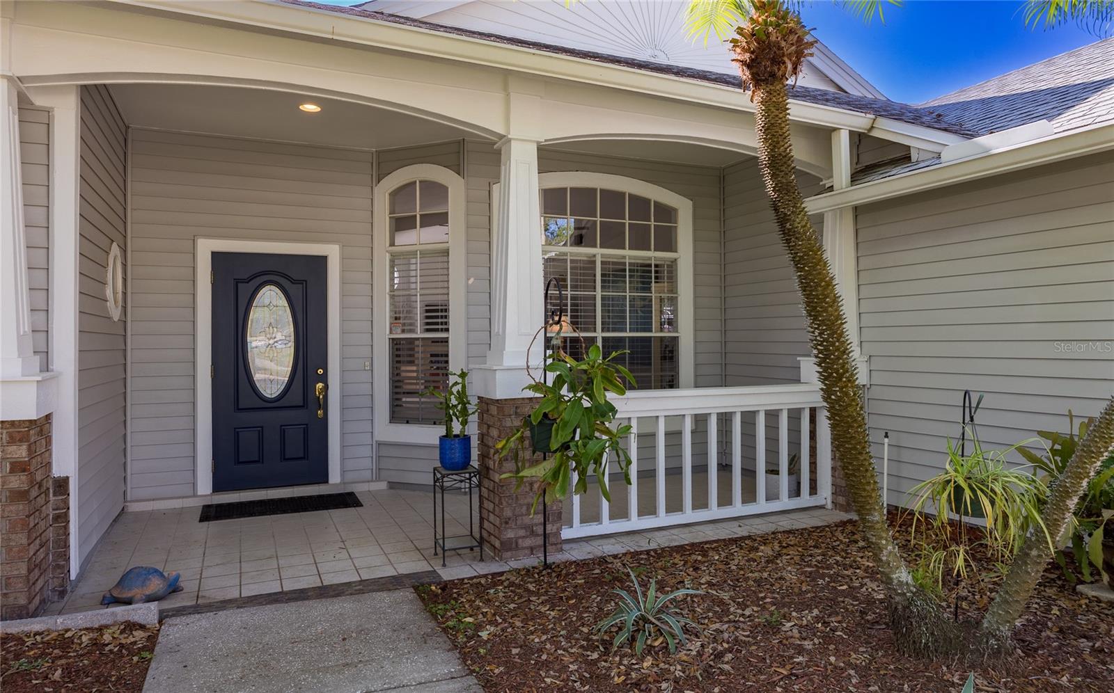 LOVELY FRONT PORCH TO ENJOY YOUR MORNING COFFEE AND WATCH THE SUN RISE IN THE EASTERN SKY! THERE IS A SPECIAL DOORBELL TO CHANGE RING SONGS TO MATCH HOLIDAYS & SPECIAL OCCASIONS!