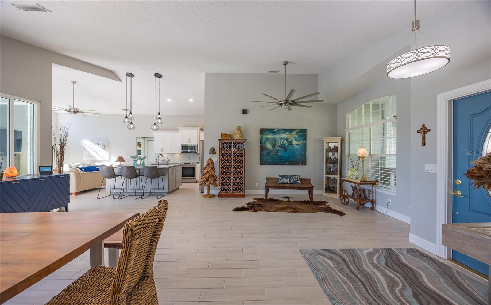 LOTS OF SPACE FOR FAMILY & GUESTS IN THIS OPEN FLOOR PLAN!