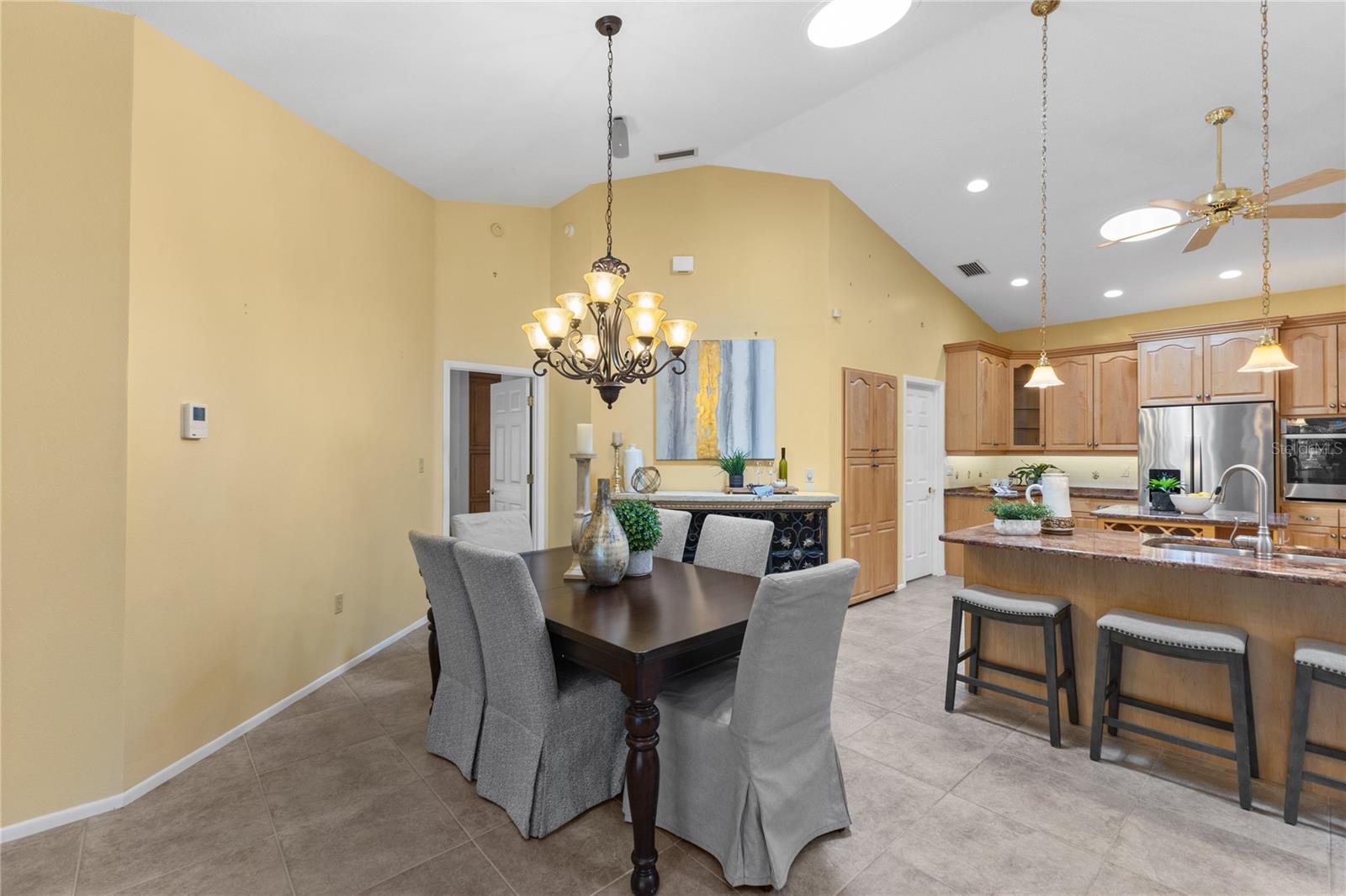 Kitchen Dining Area