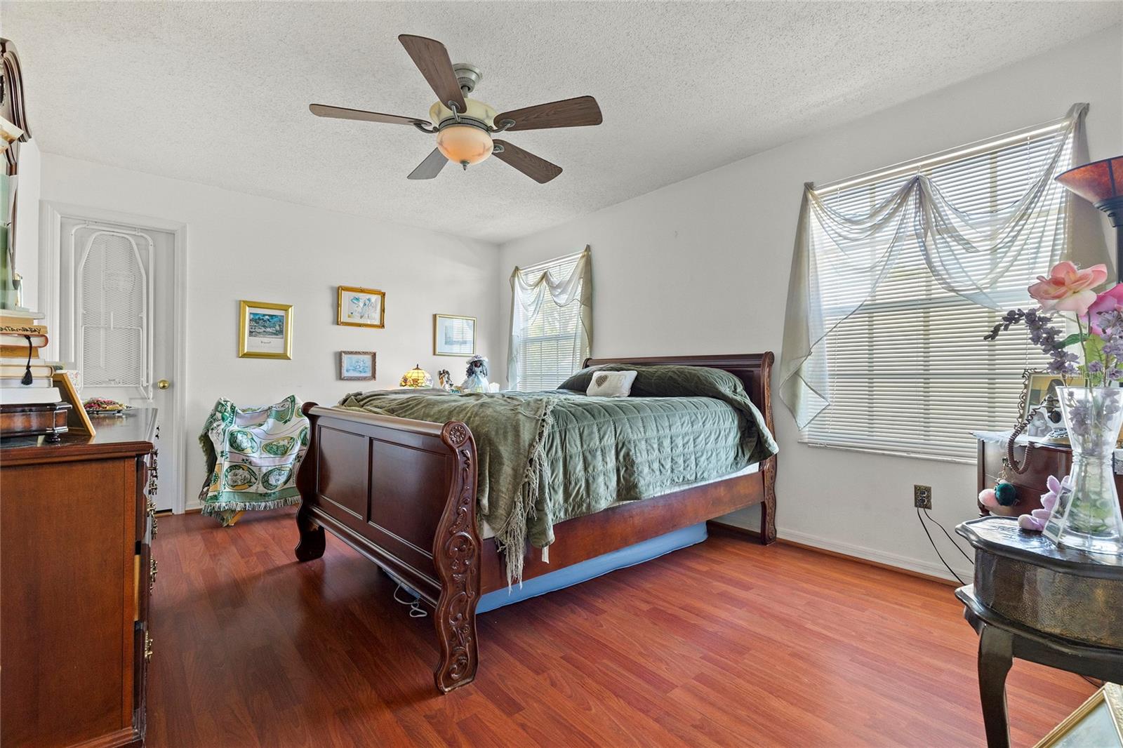 Master Bedroom has a large Walk-in closet