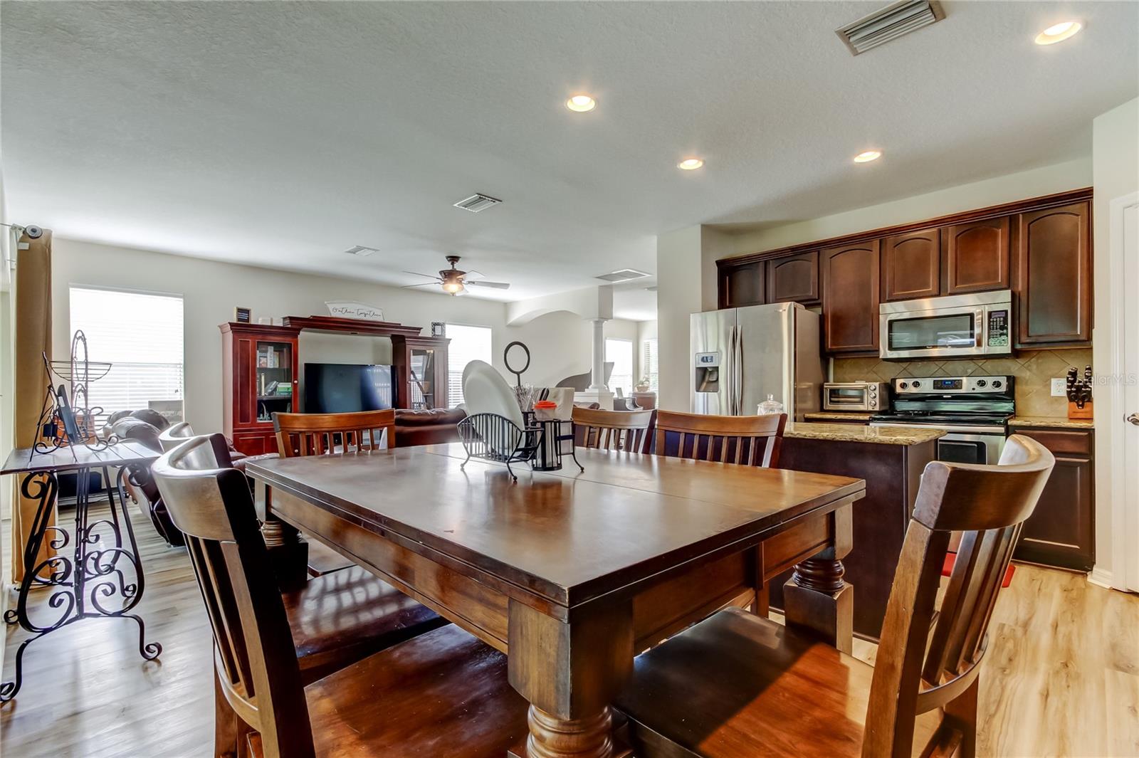 Kitchen eating area