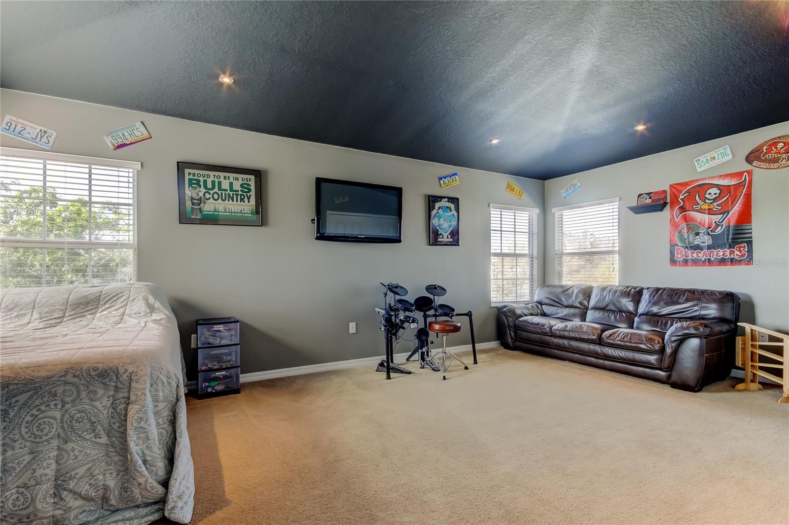 Secondary bedroom/bonus room with closet
