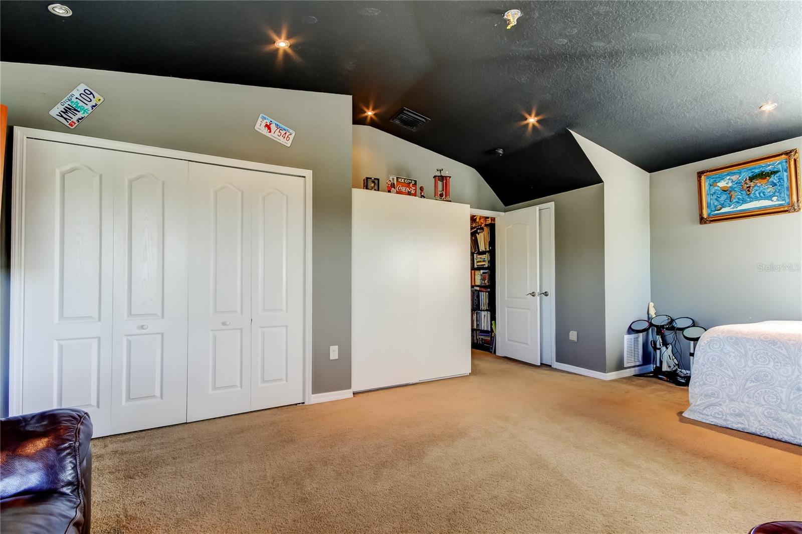 Secondary bedroom/bonus room with closet