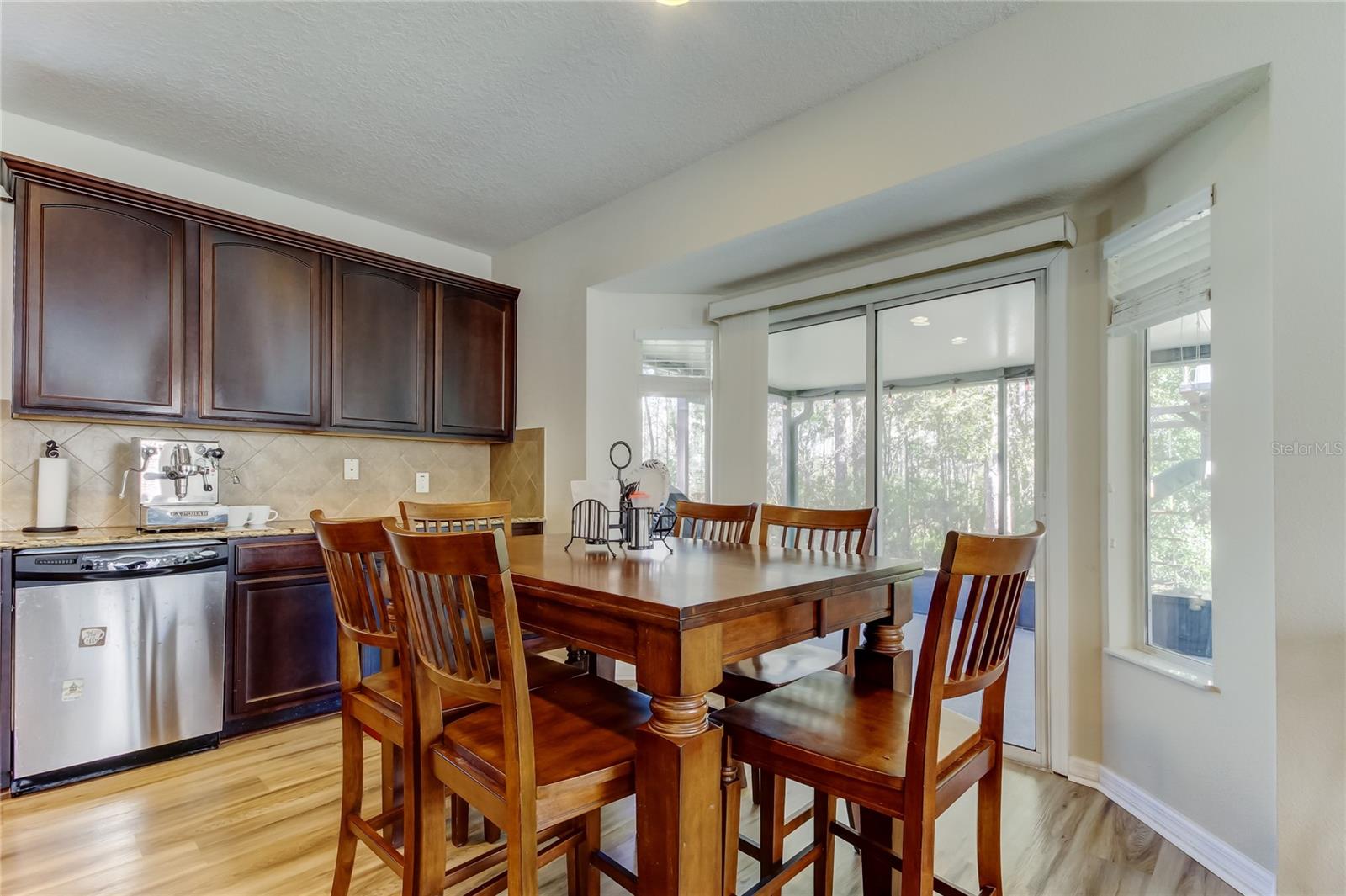Kitchen eating area