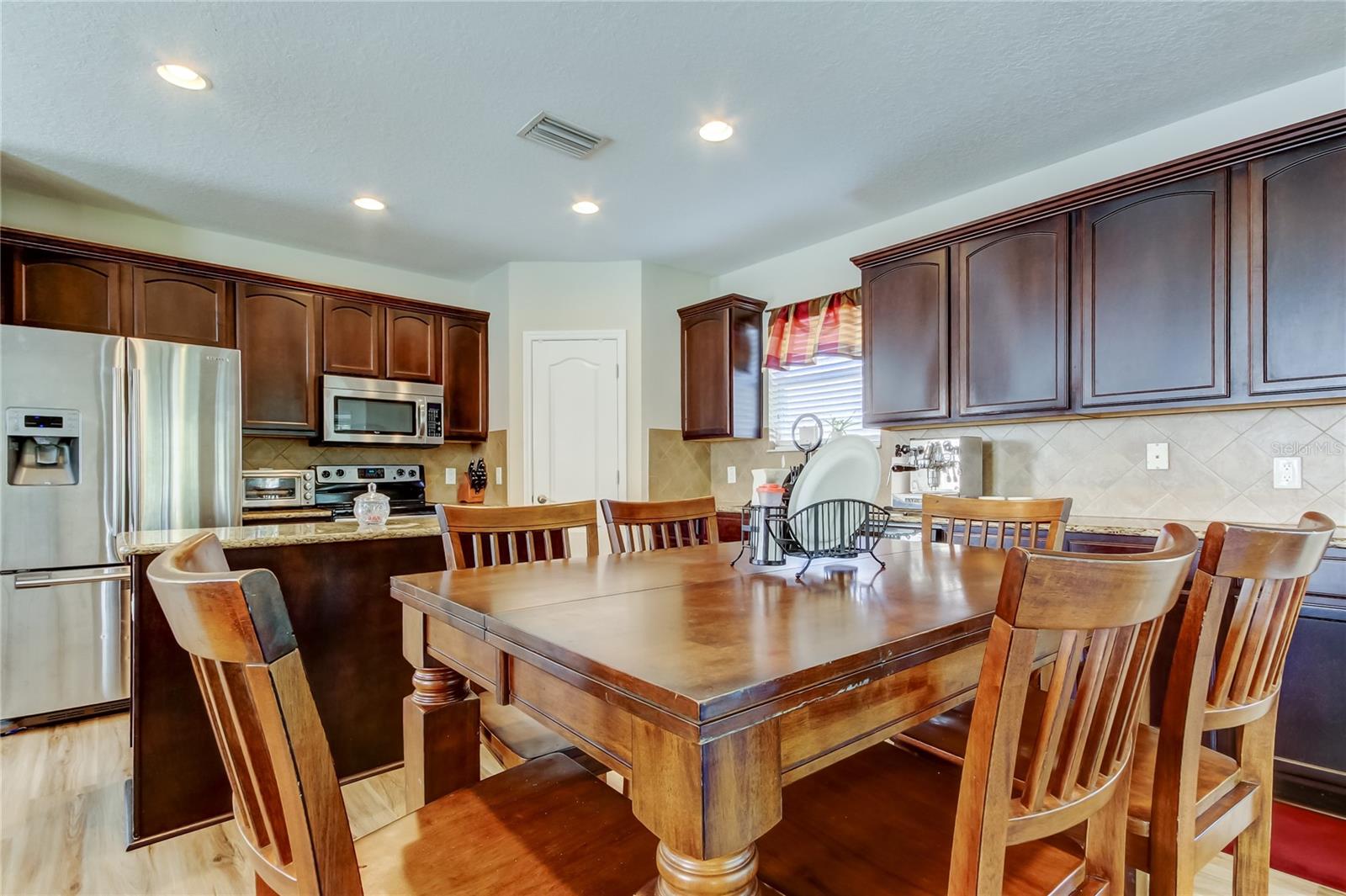 Kitchen eating area