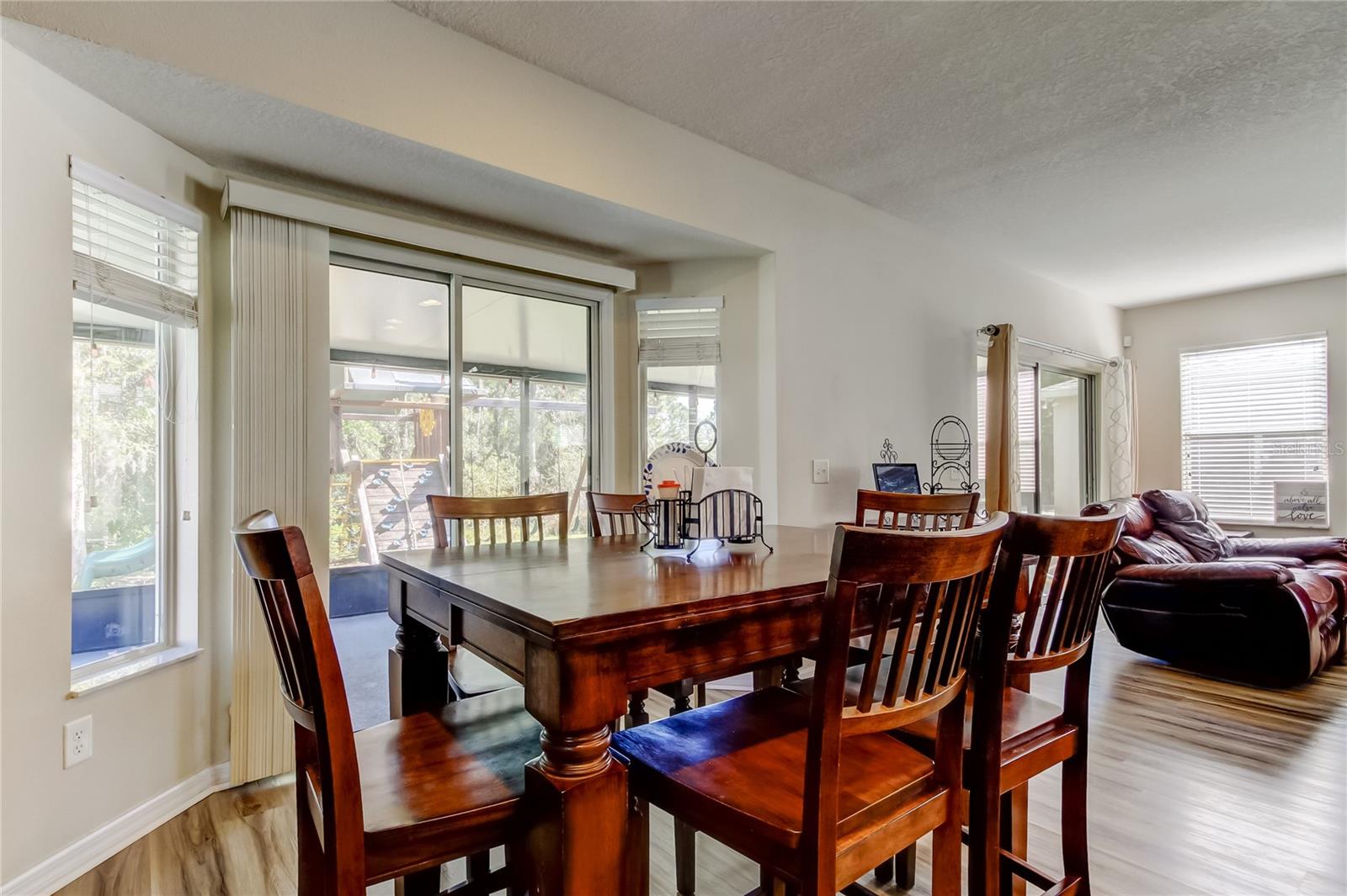 Kitchen eating area