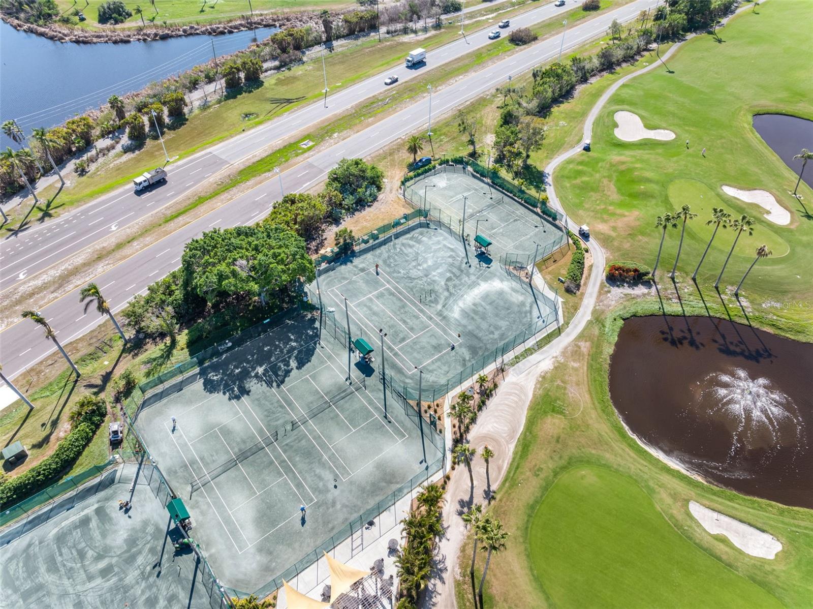 Isla del Sol tennis courts