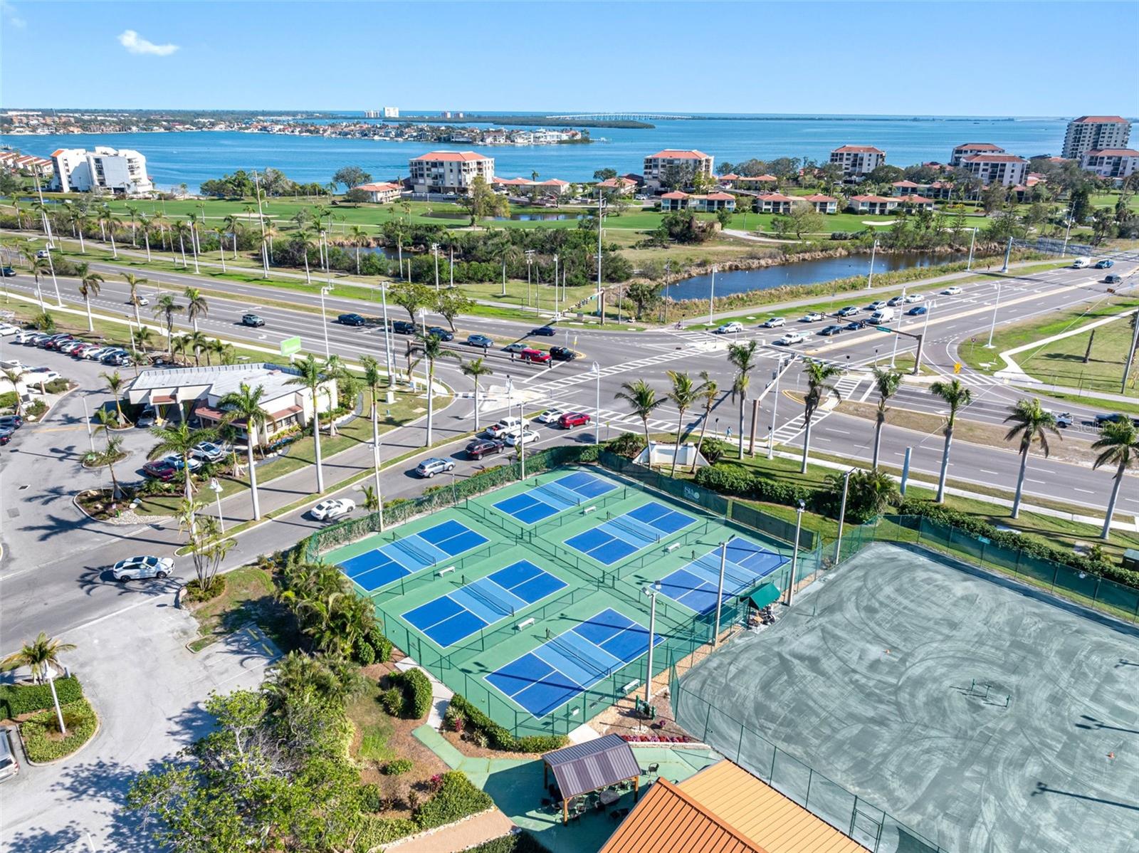 Isla del Sol pickle ball courts