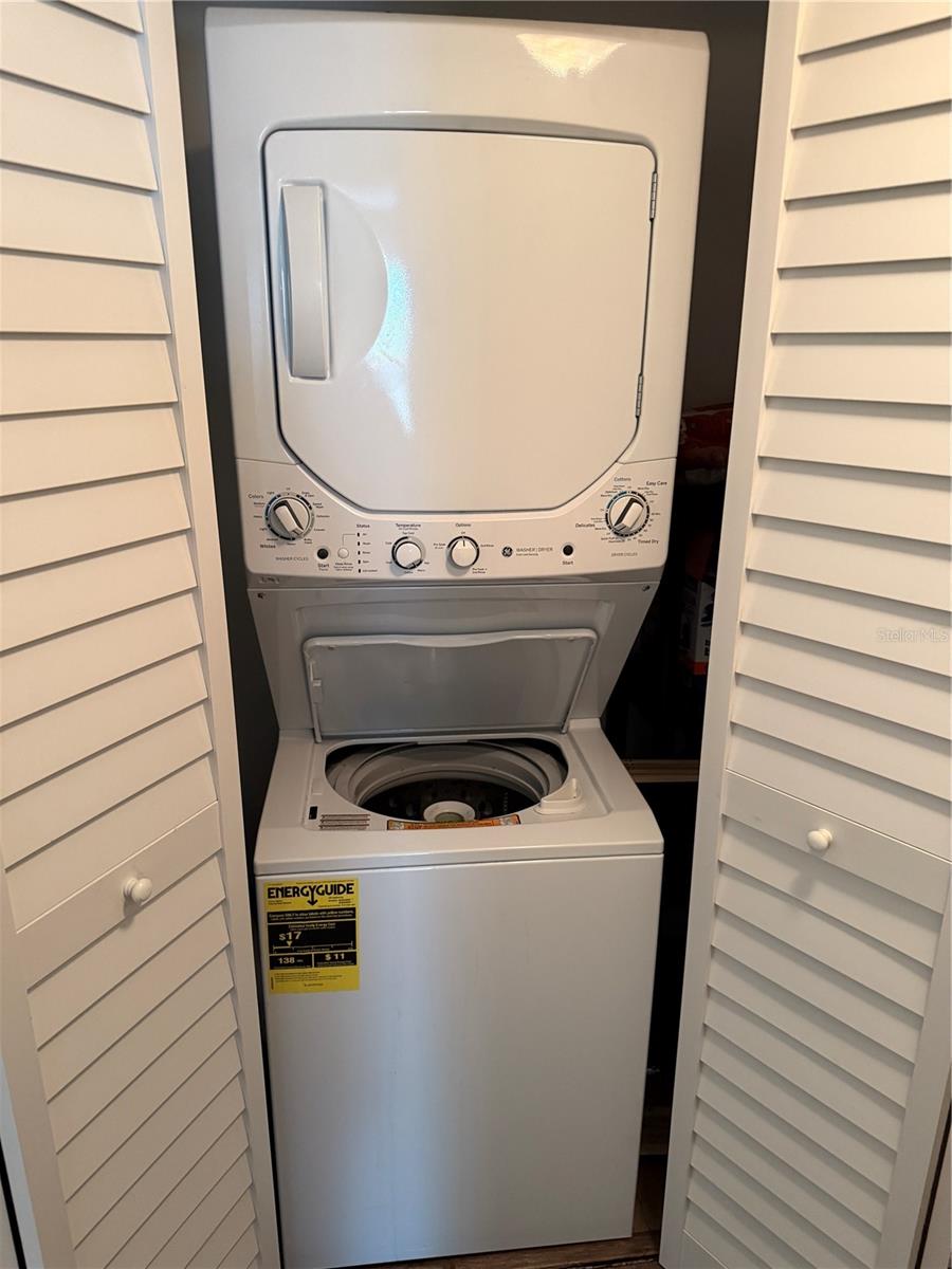 FULL SIZE STACKABLE WASHER/DRYER