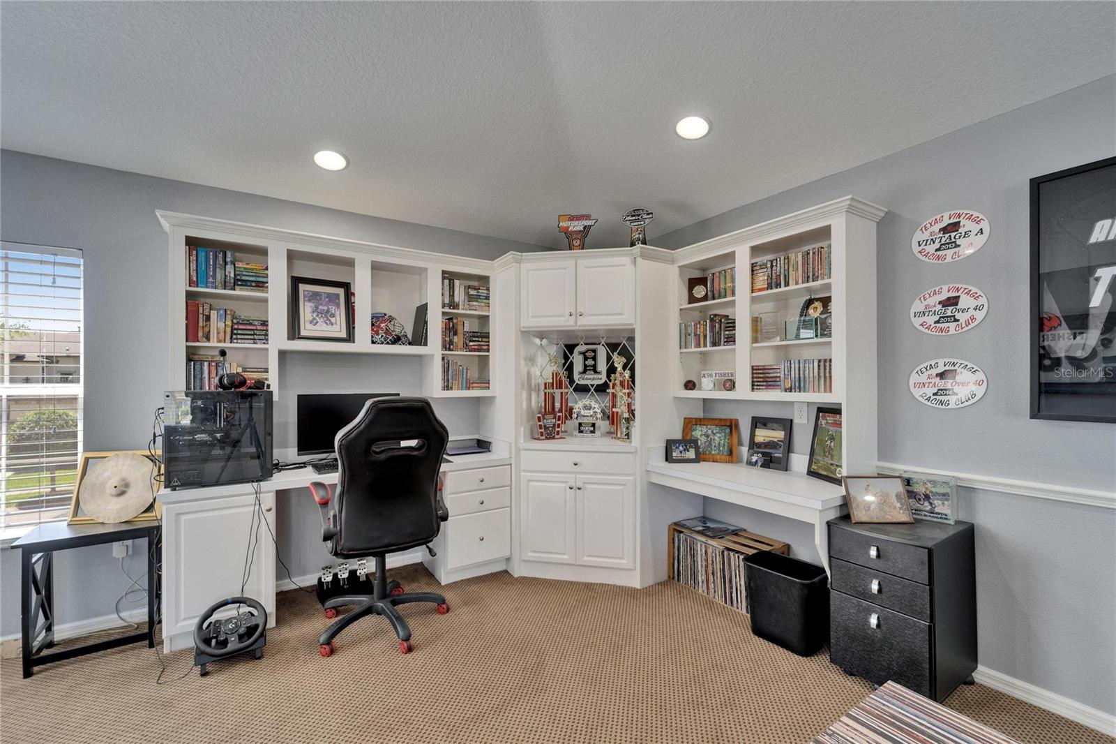 HUGE OFFICE AREA
