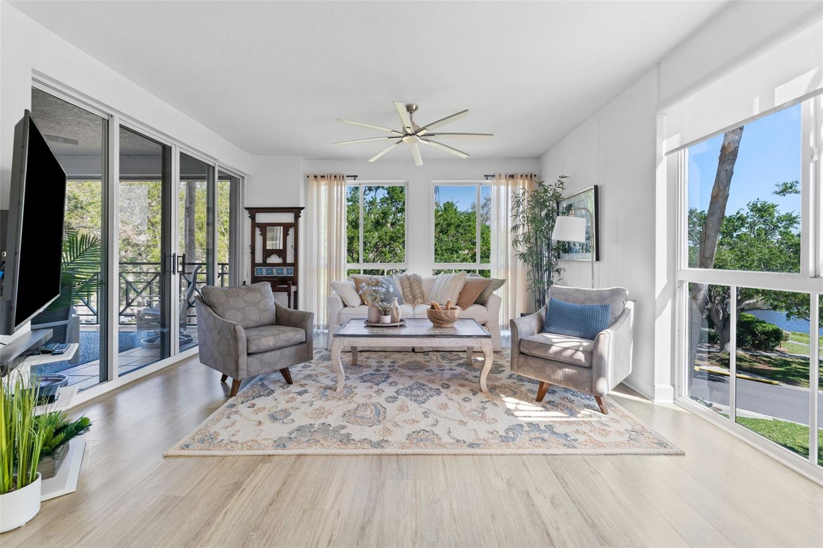 Wonderful floor to ceiling windows.