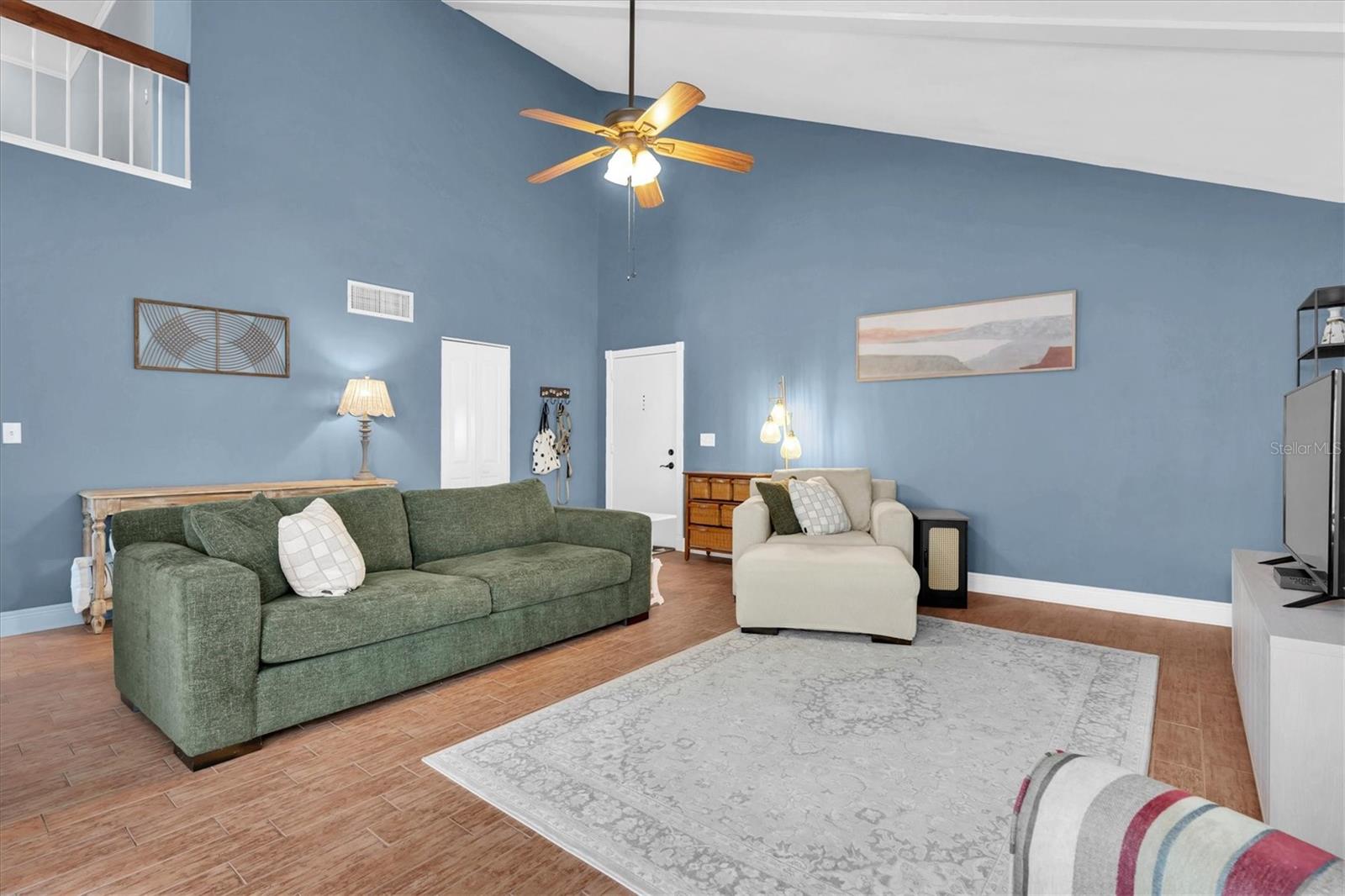 Living Room/Foyer