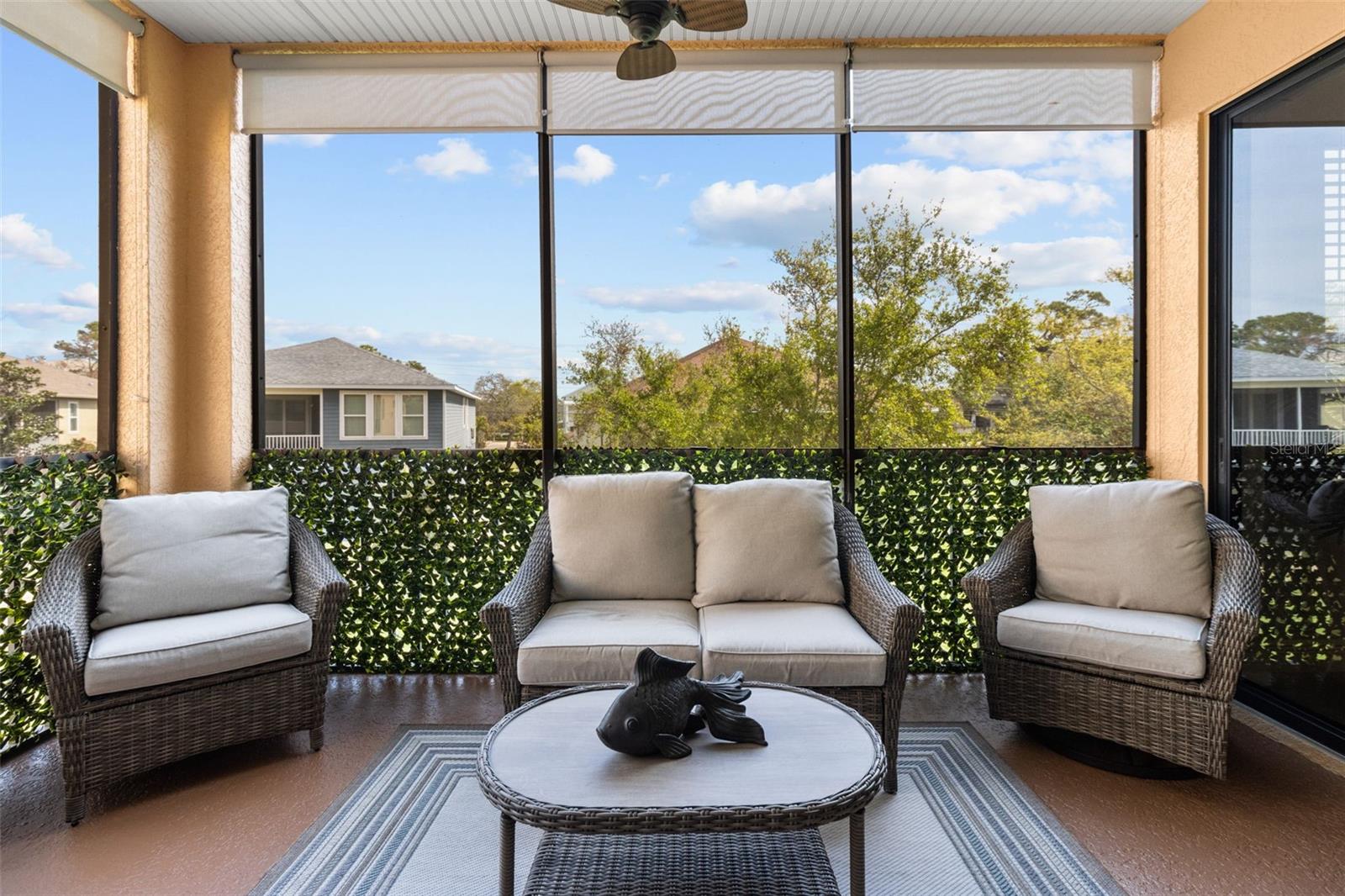 2nd floor screened in balcony