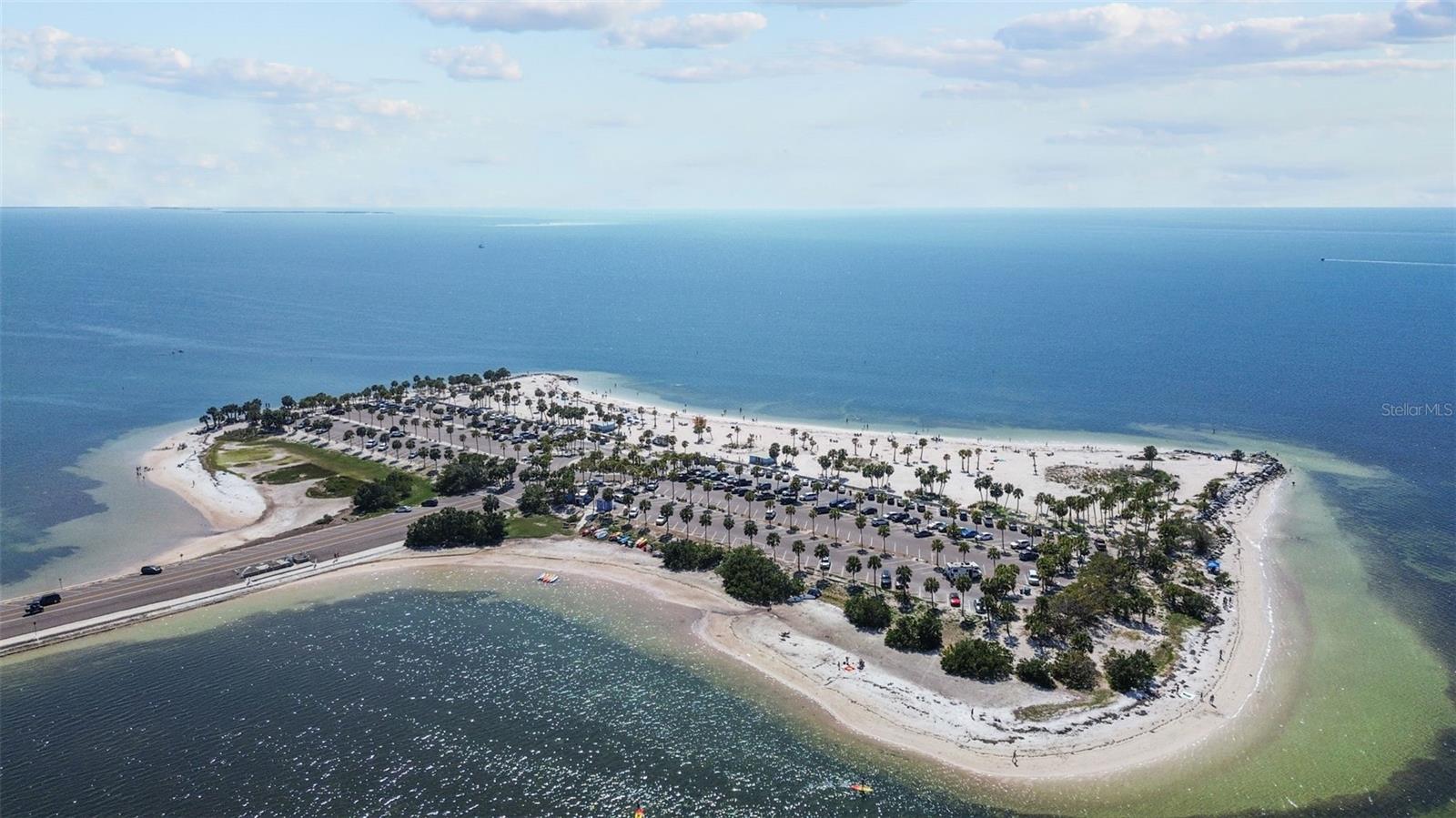 Just a few minutes drive to Fred Howard Park & Beach