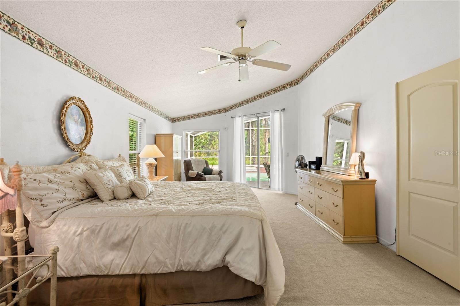 Large Main Suite with access to the pool