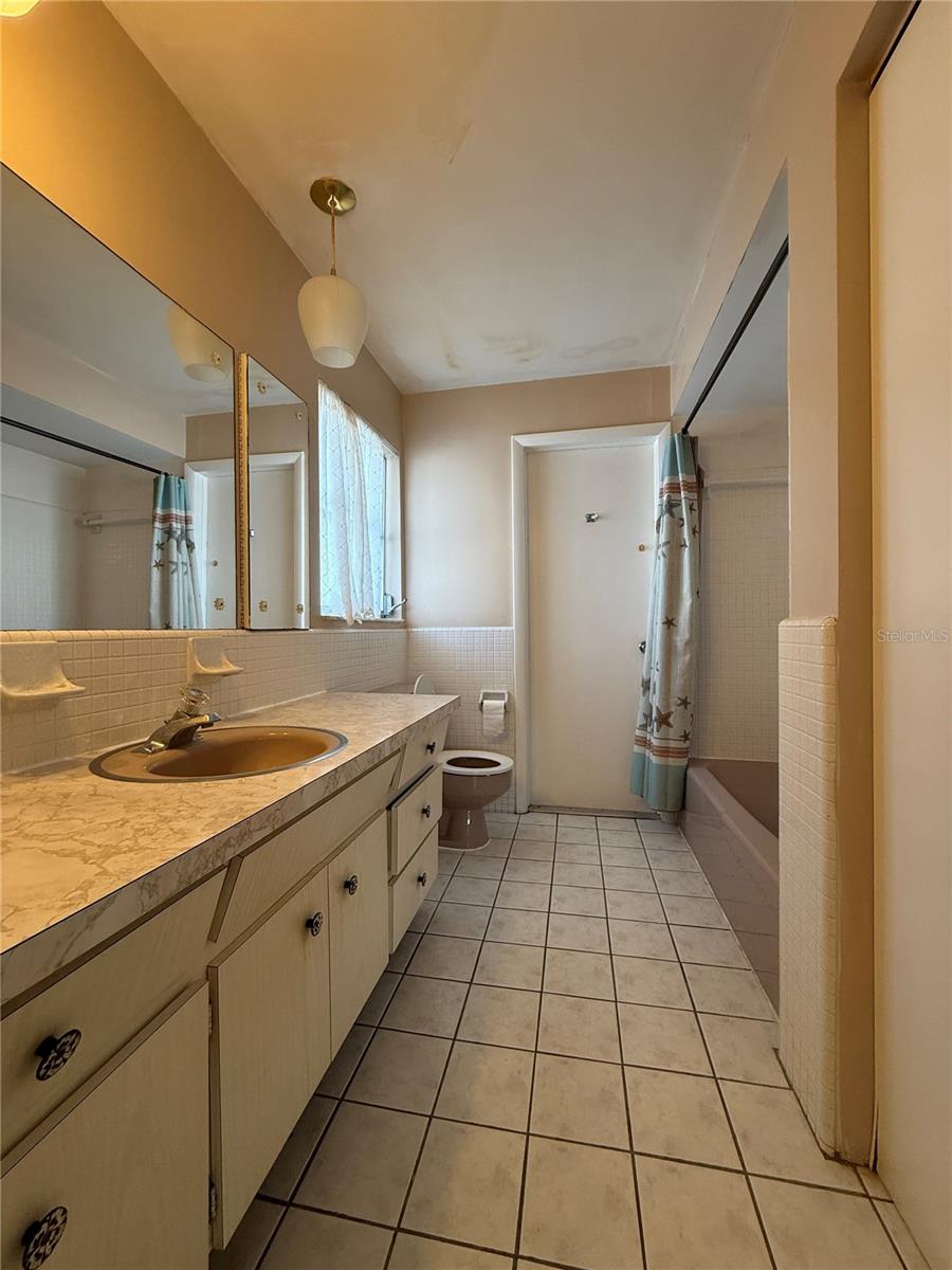 Great sized Master Bath