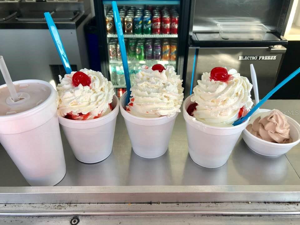Steps to Bo's Ice Cream... a Tampa staple!