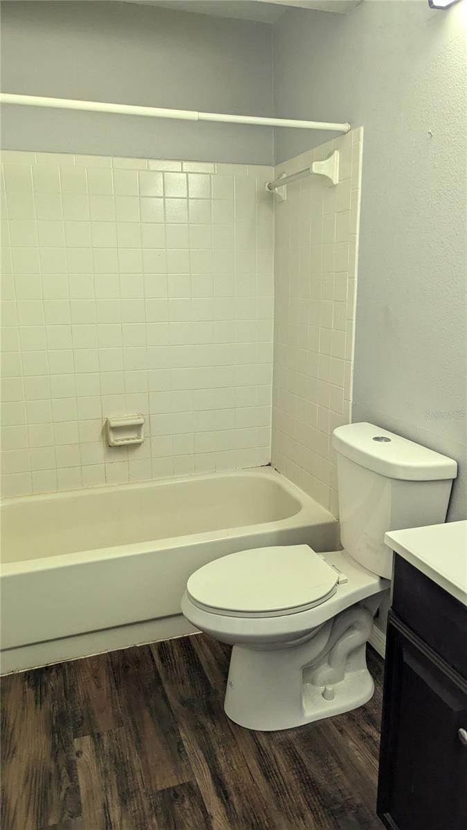2nd full bathroom with tub.