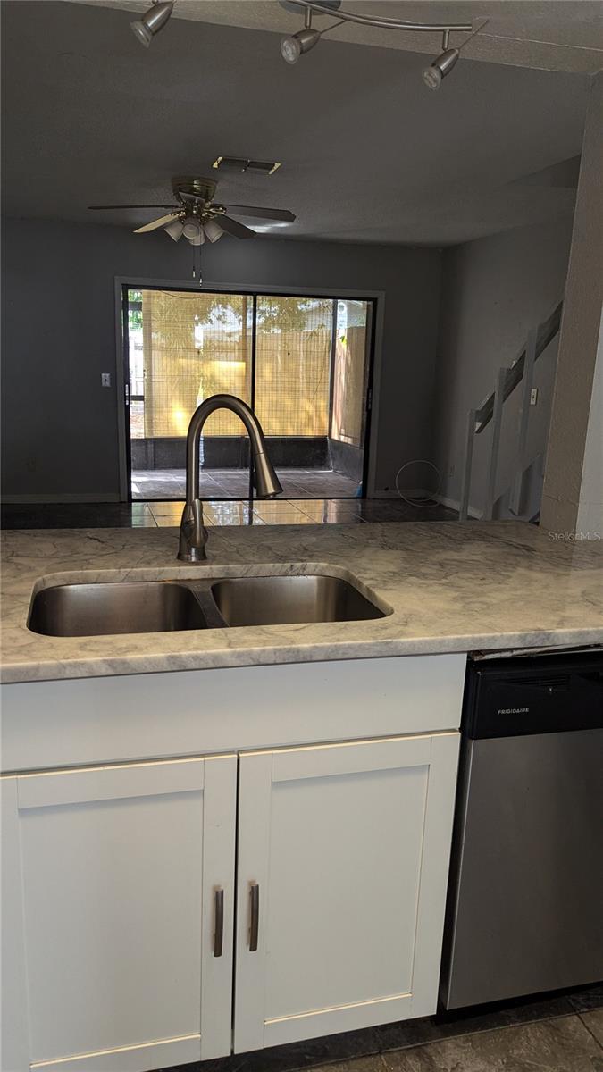 Glancing thru kitchen to the living room.