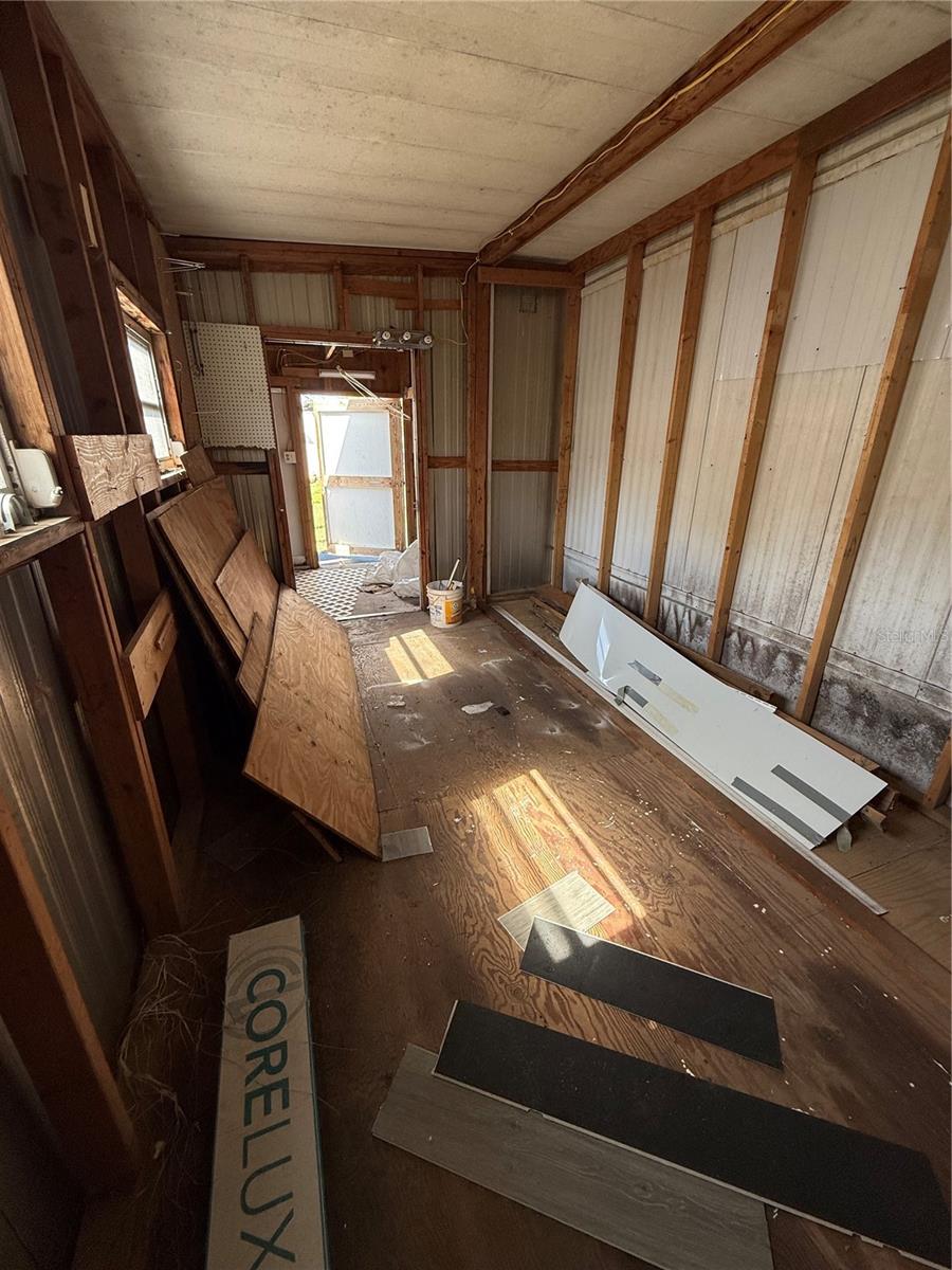 UNFINISHING BEDHROOM #3