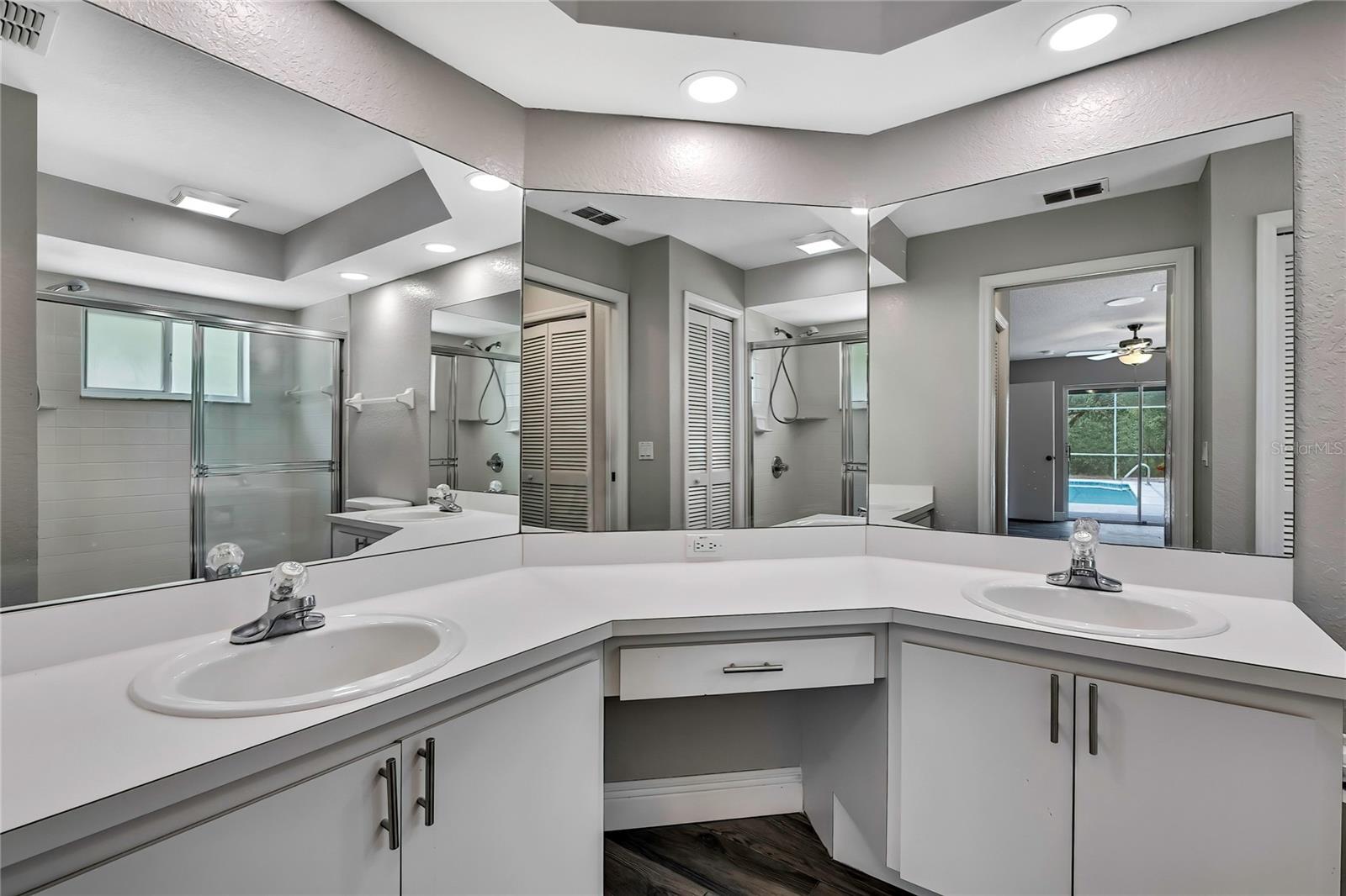 Primary BR Dual Sinks