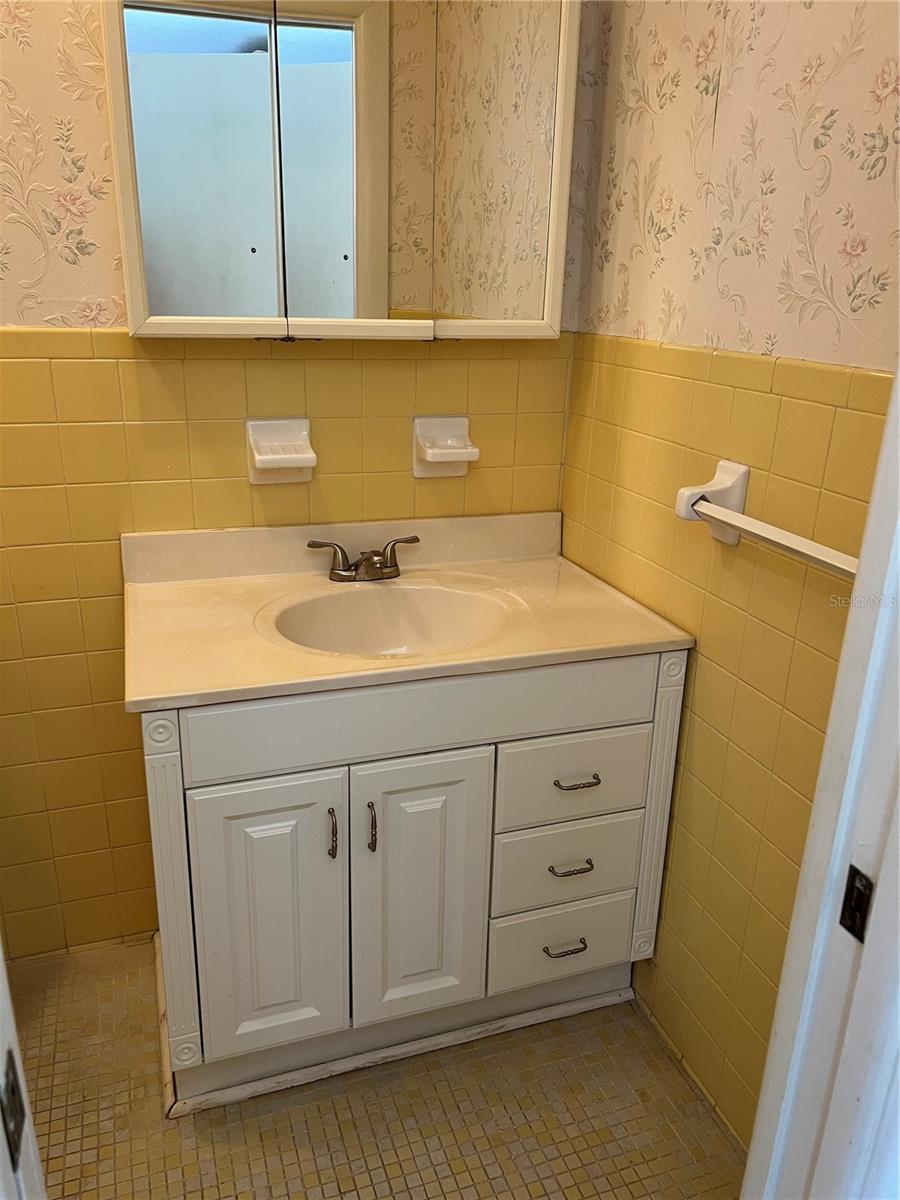 Second 1/2 Bath