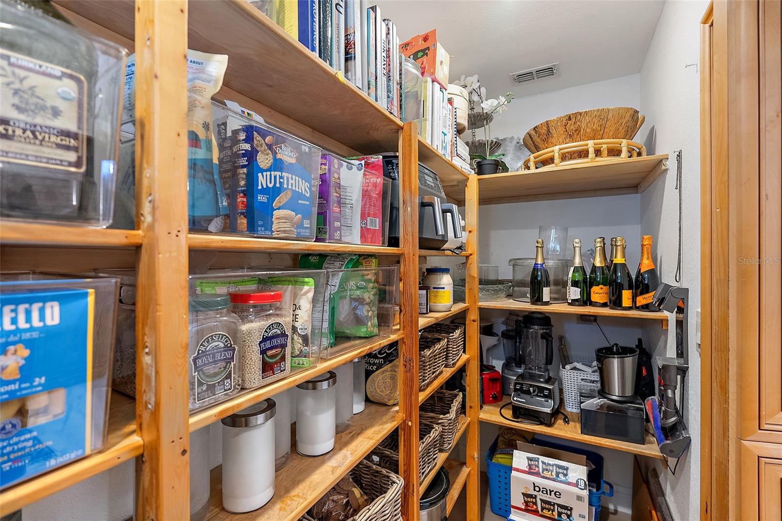 Walk in pantry