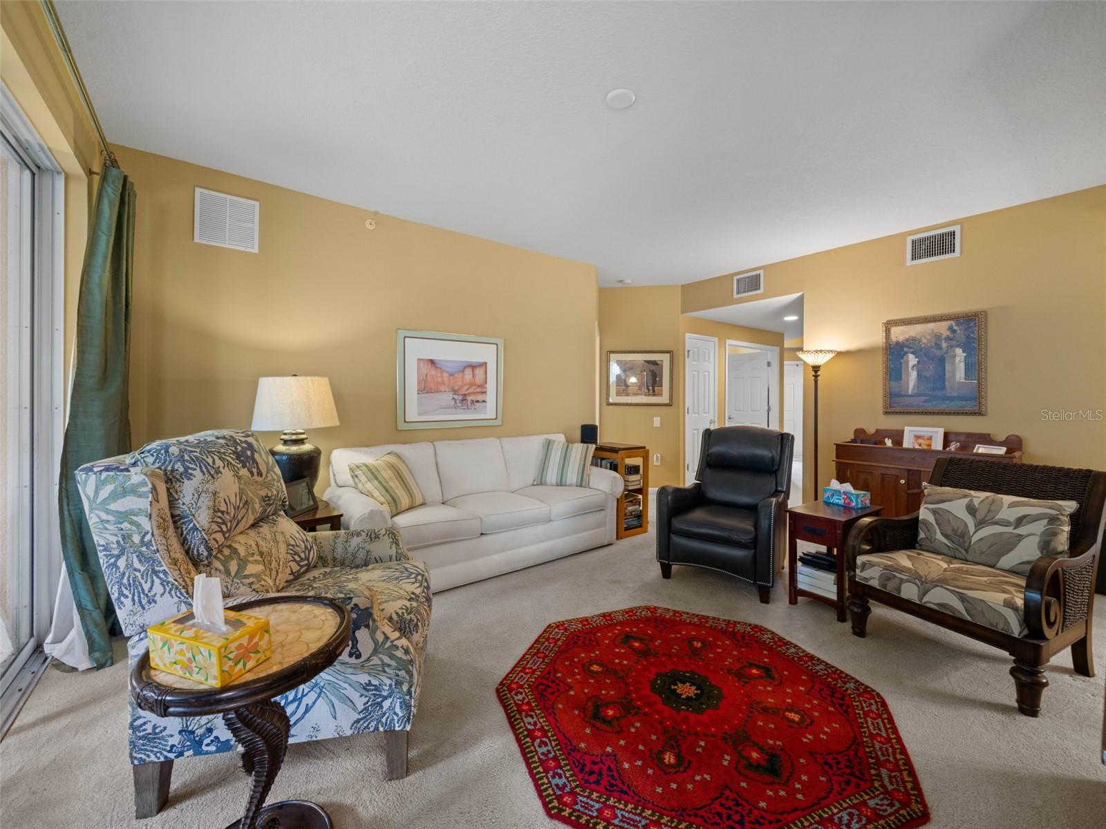 Spacious living room