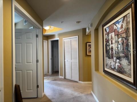 Large entrance way to enter home