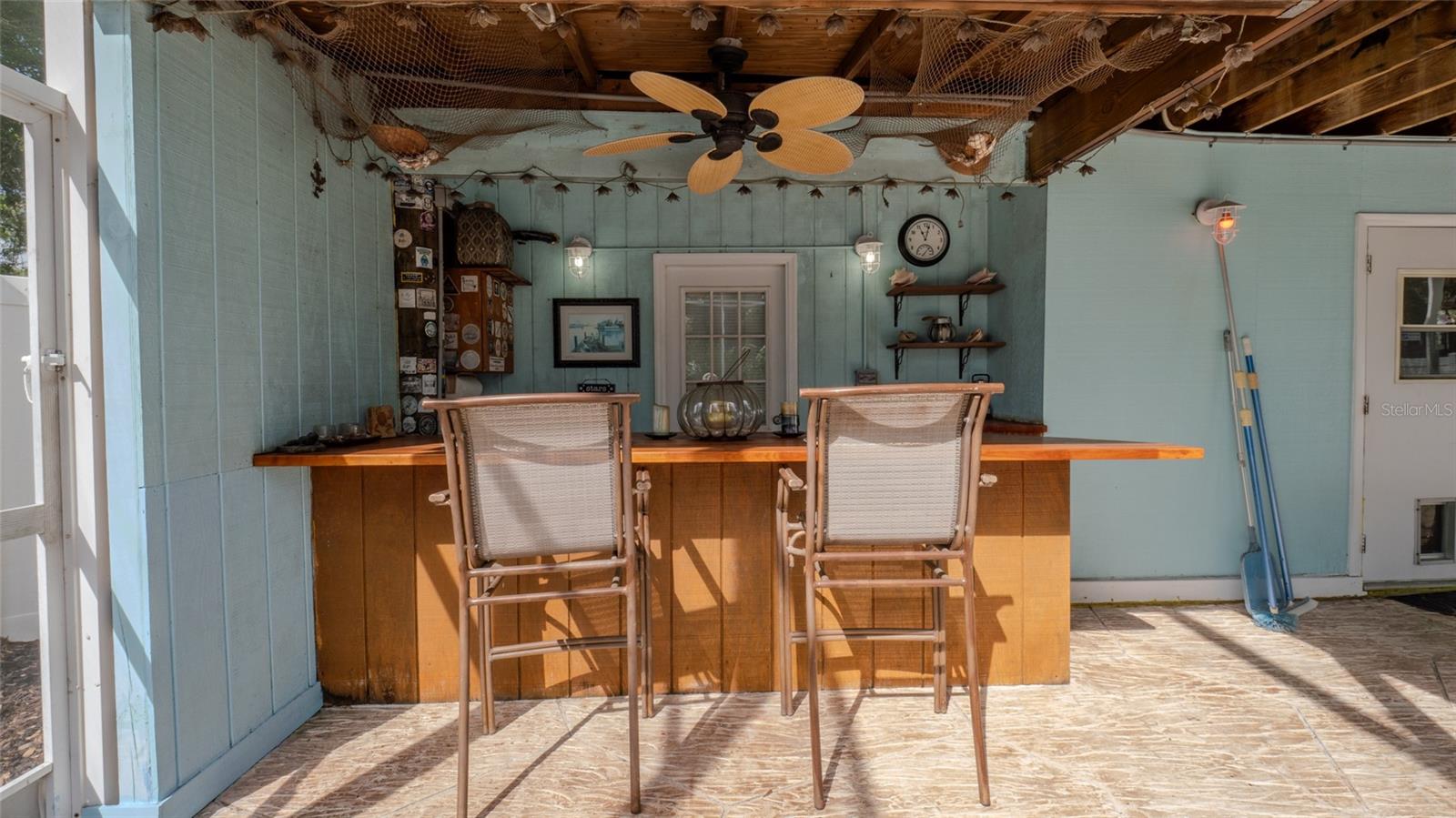 tikki-wet bar