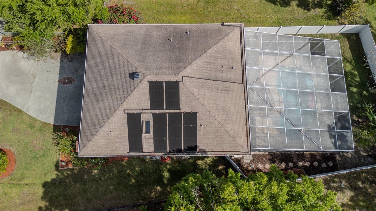 Aerial shot pool lanier and home