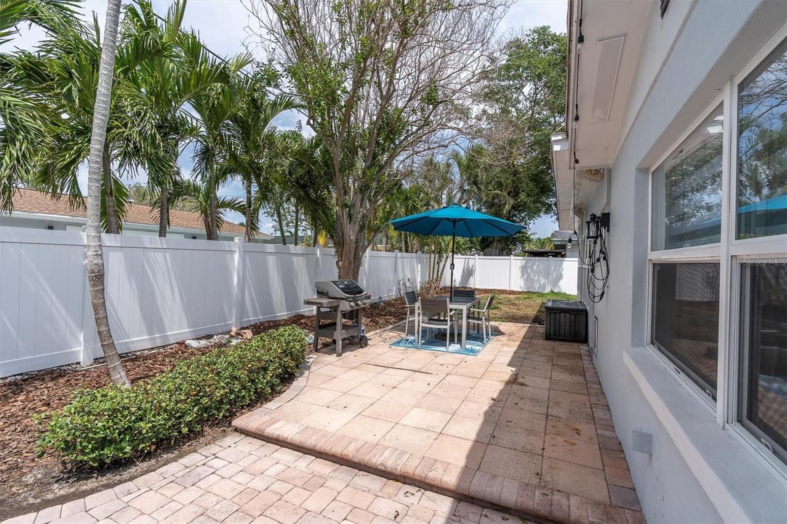 Th paver patio extends from the pool deck to the back dining area, perfect for grilling out and hanging with friends!