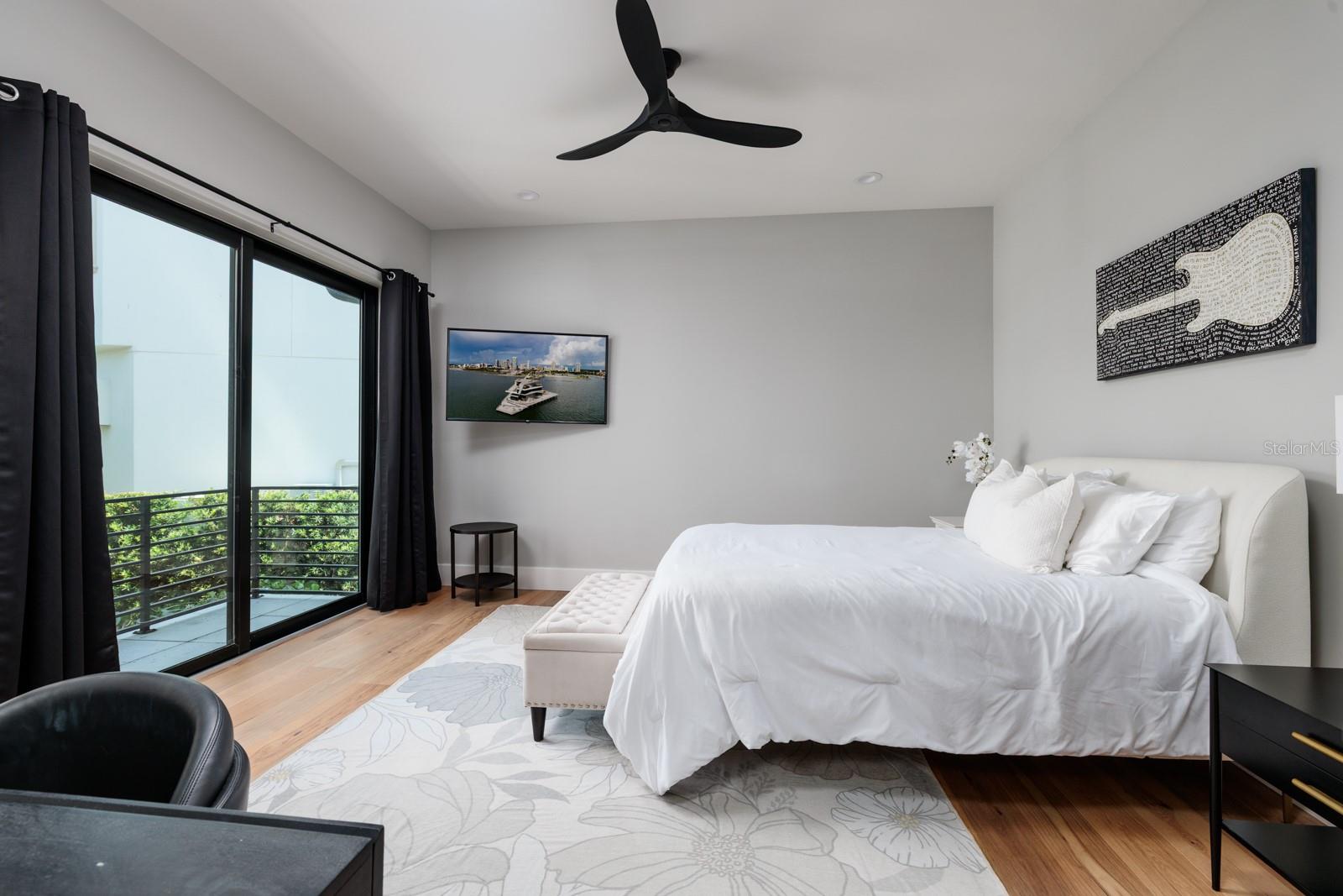 Guest Room/Office (First Floor)