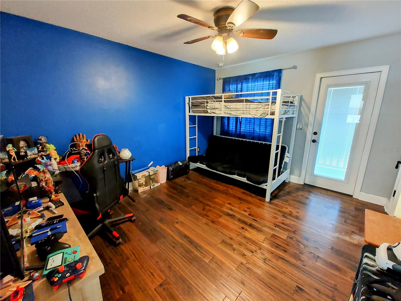 2nd bedroom
