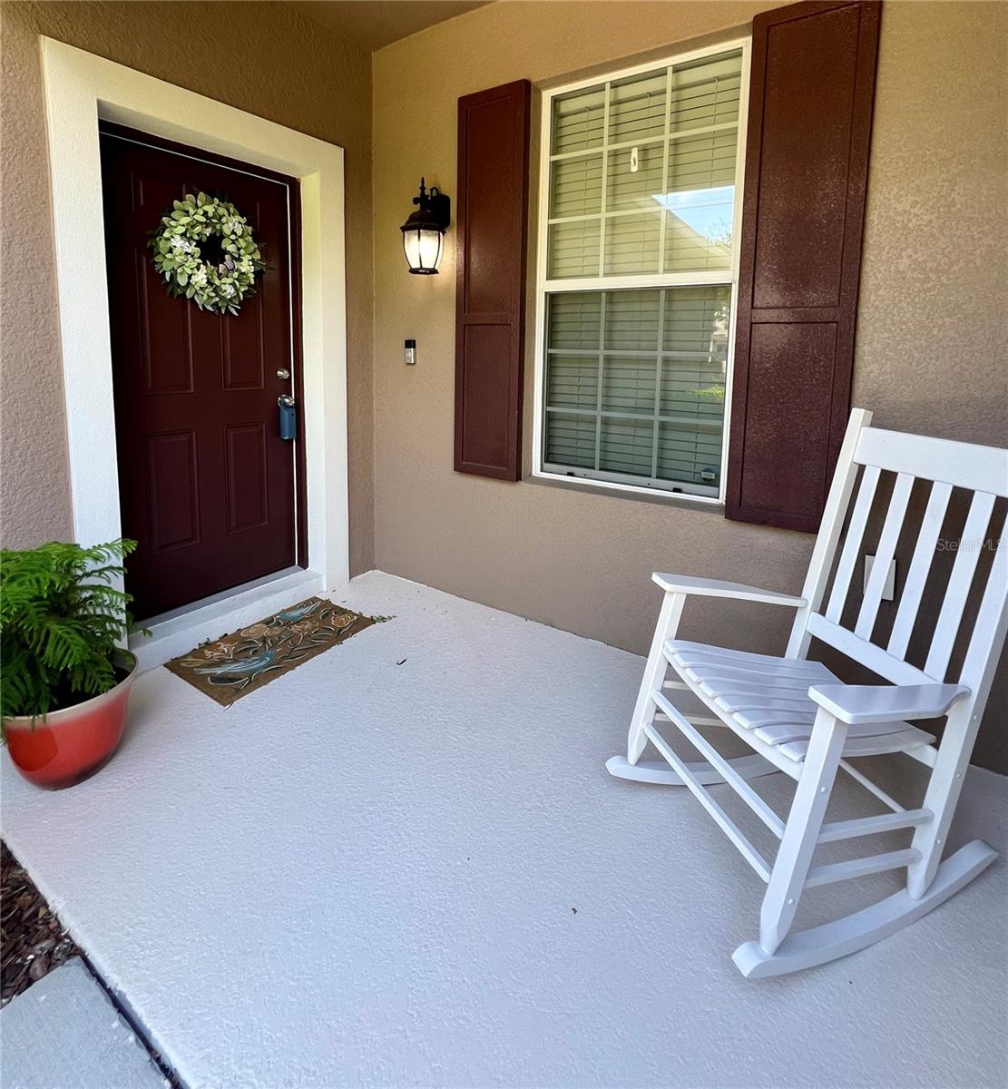Welcome home to this beautiful Starling Villa