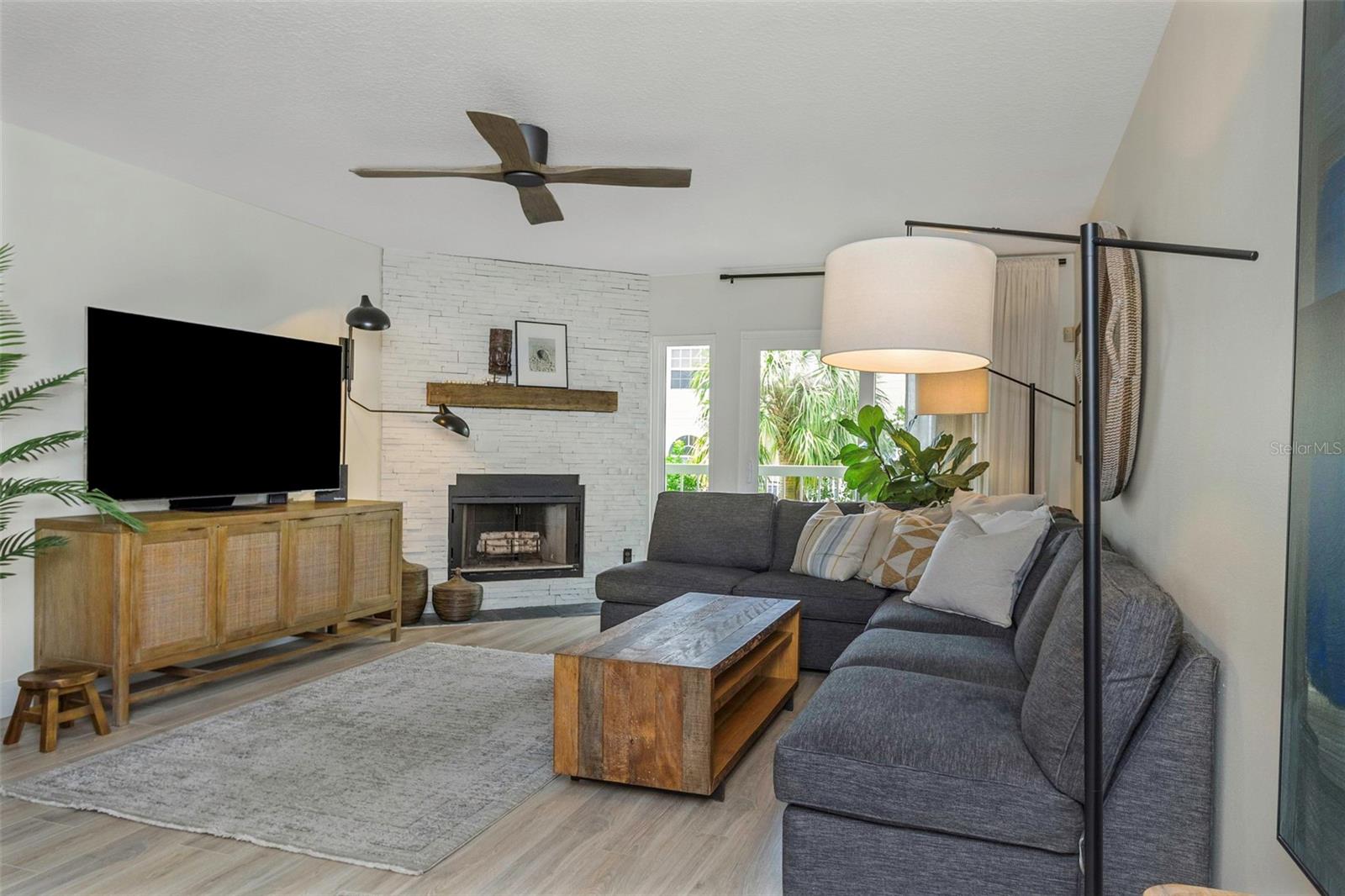 Beautifully light filled open living concept