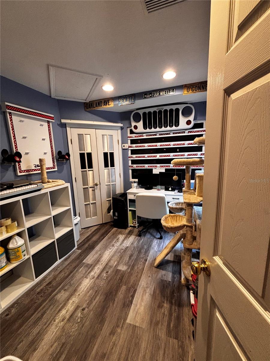 Garage Office 1