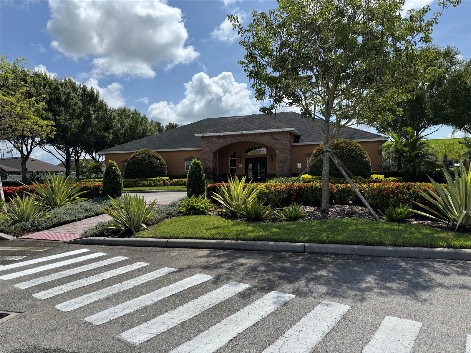 CLUB HOUSE
