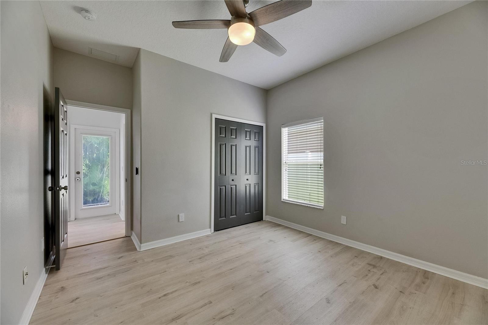 1st bedroom (1 of 2 en-suites)