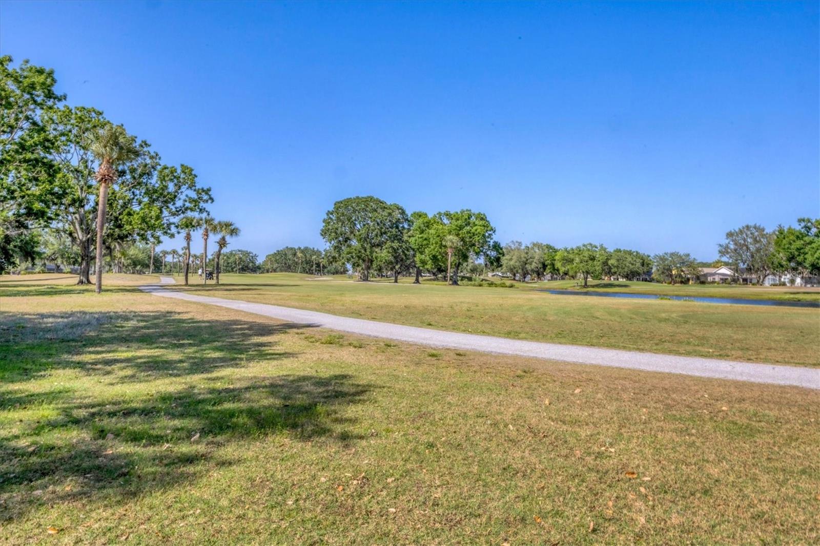 3rd green and 4th tee location