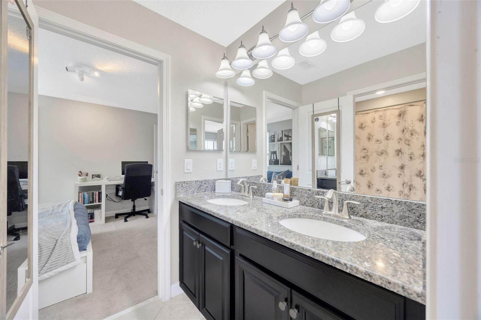 Jack & Jill Full Bathroom