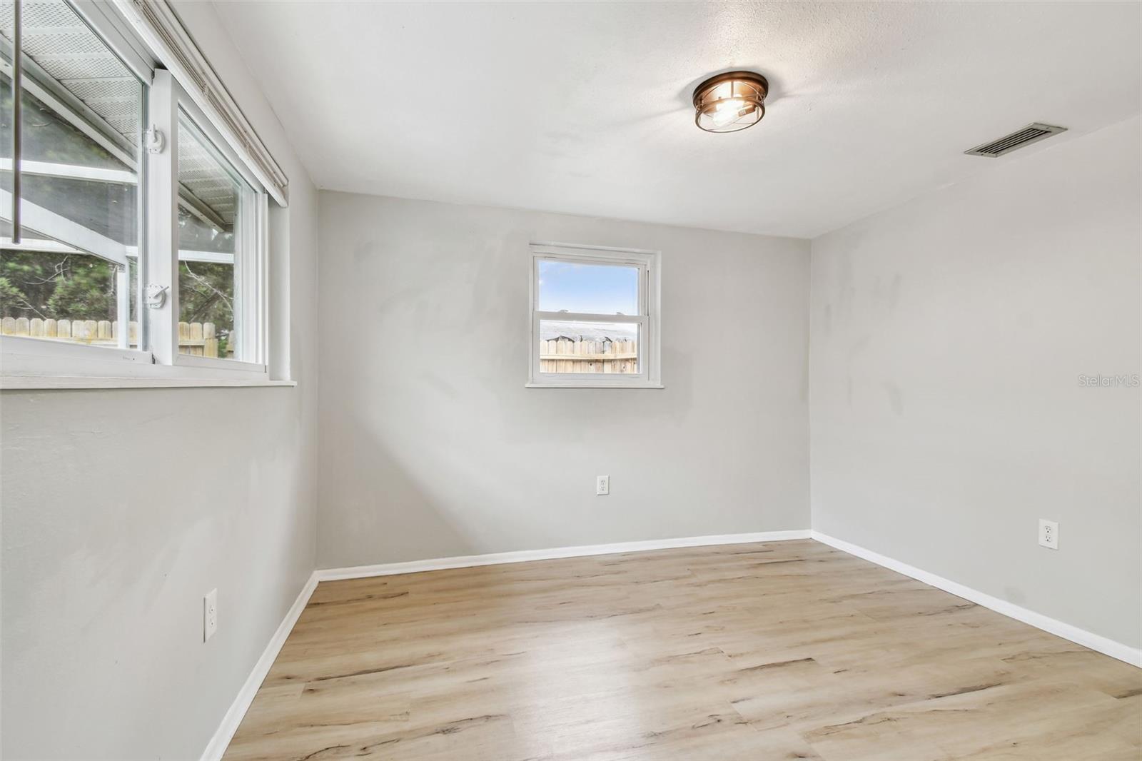 2nd bedroom