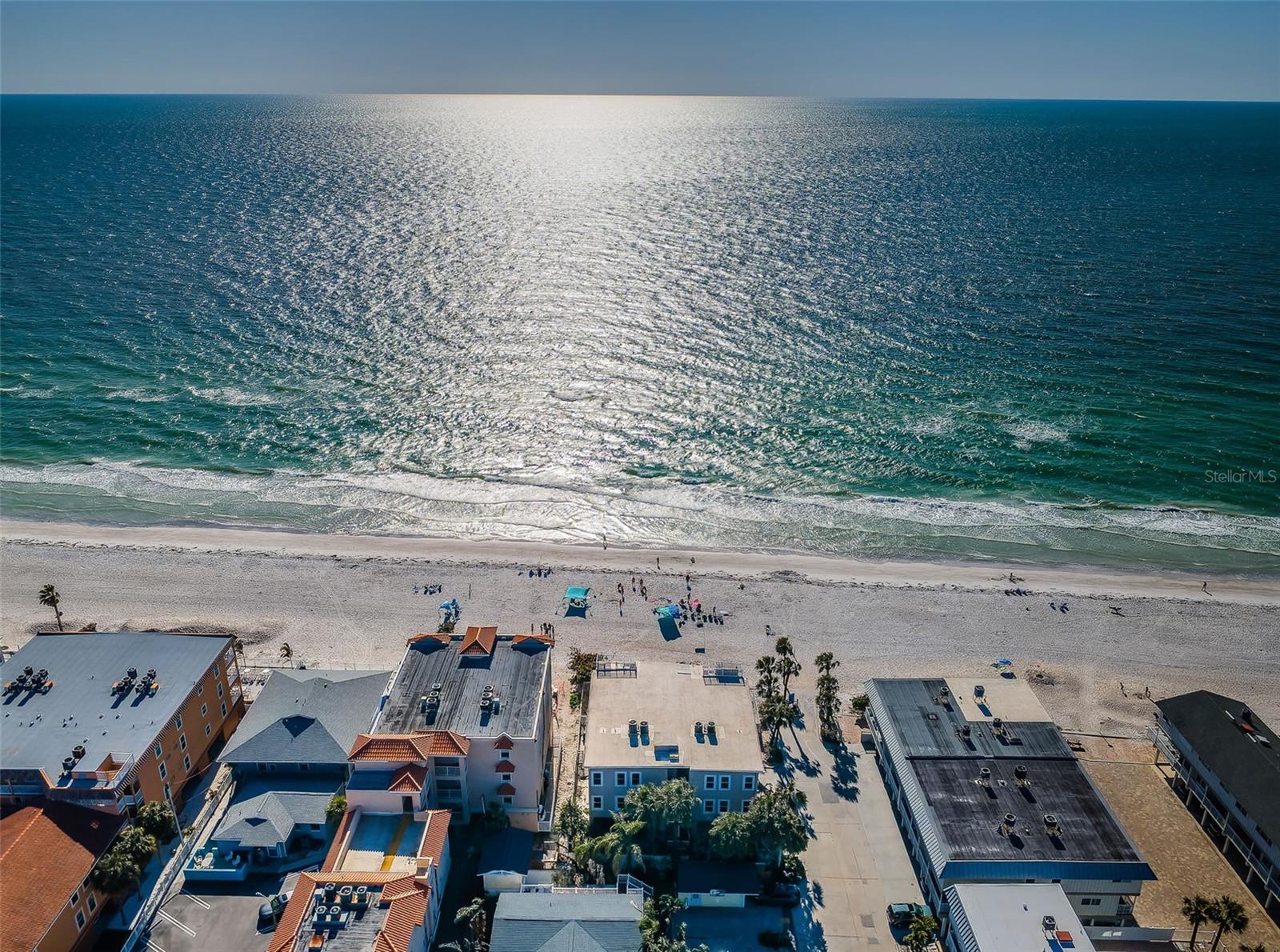 ... PRIVATE 4 UNIT COMPLEX.. DIRECT GULF FRONT LOOKING DUE WEST. SUNSETS 365 DAYS A YEAR..