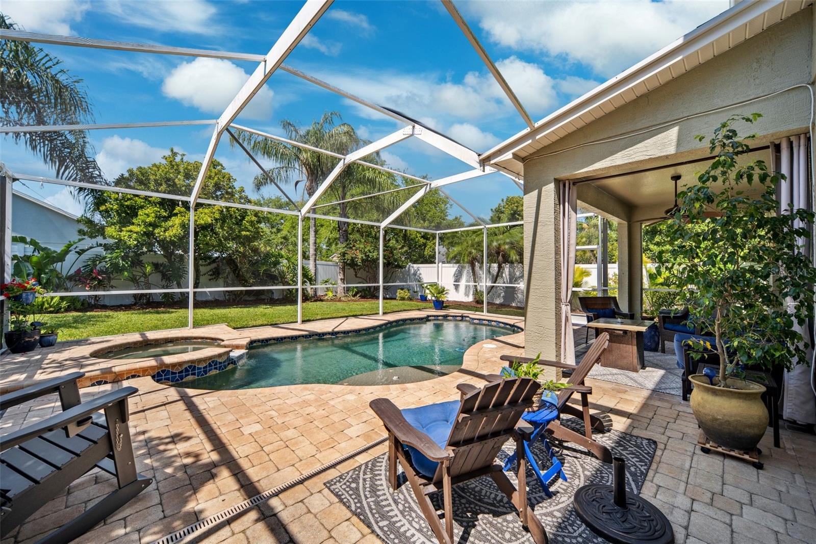 Large Screened Pool & Patio